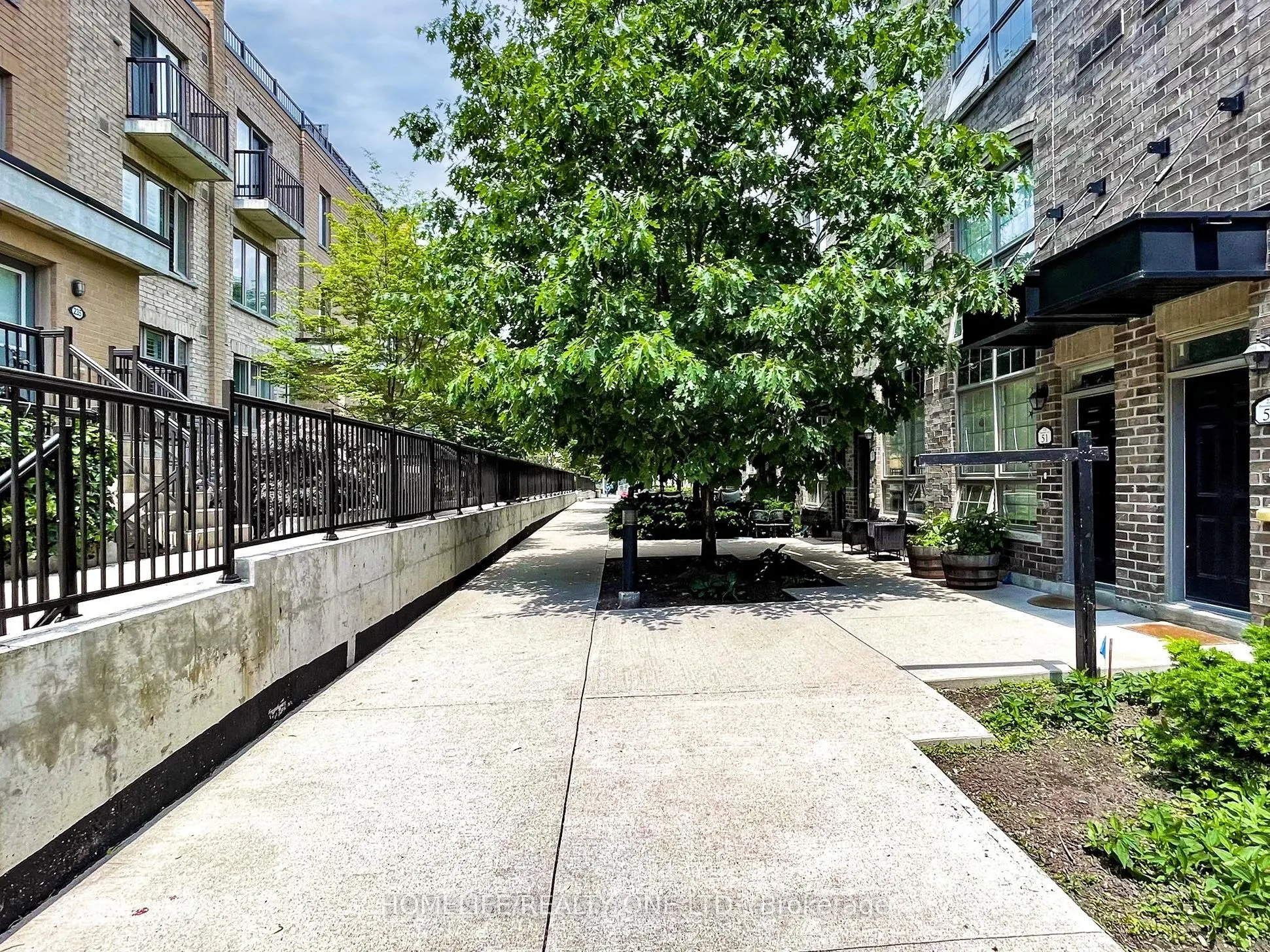 220 Brandon Avenue, #TH 52