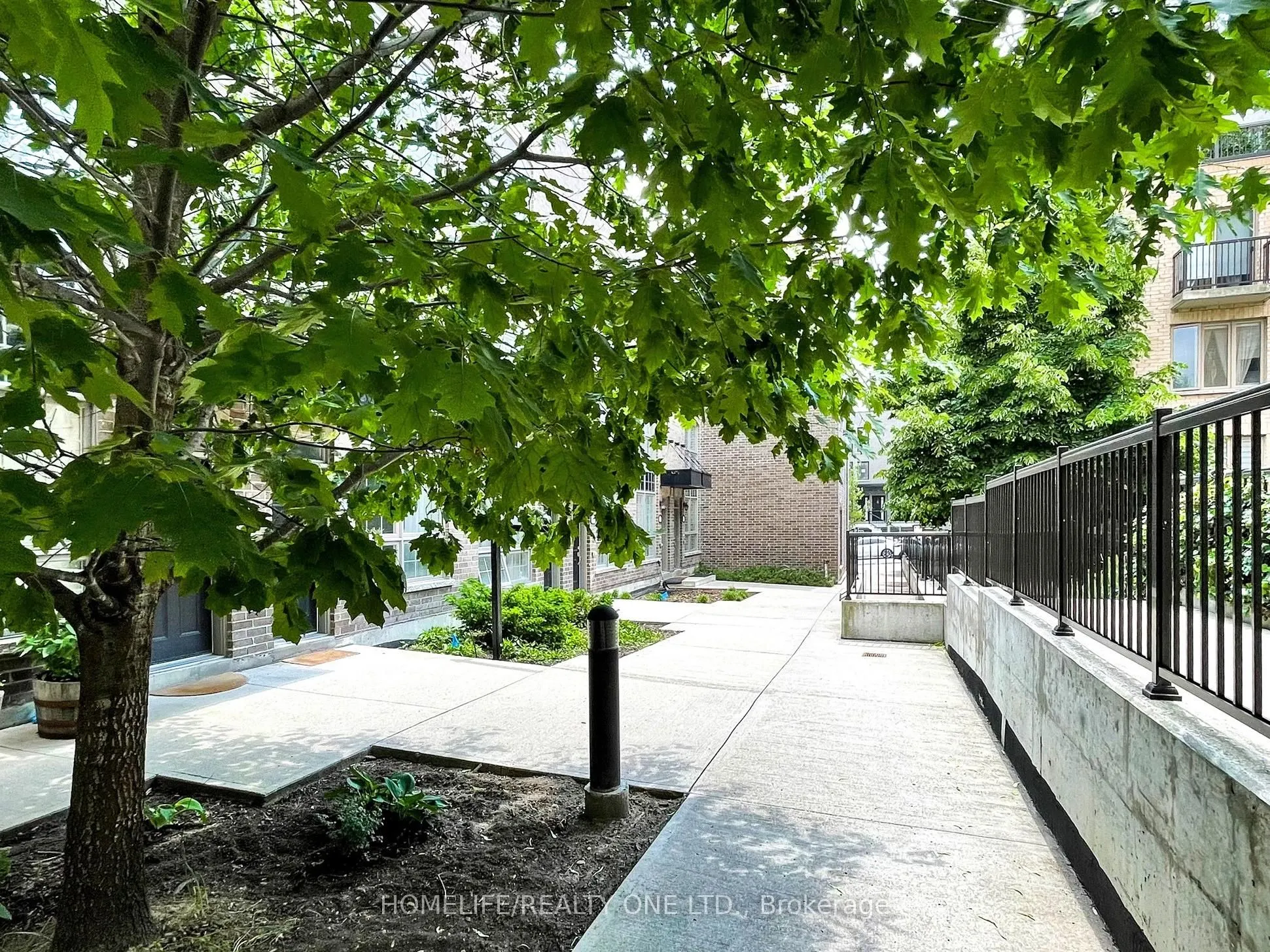220 Brandon Avenue, #TH 52