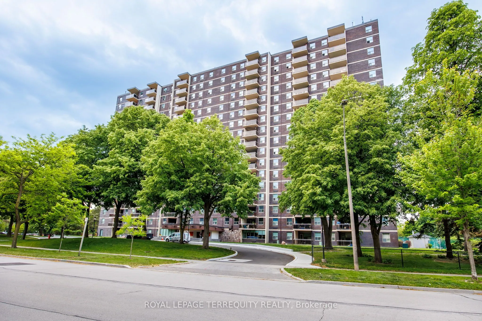 966 Inverhouse Drive, #1006