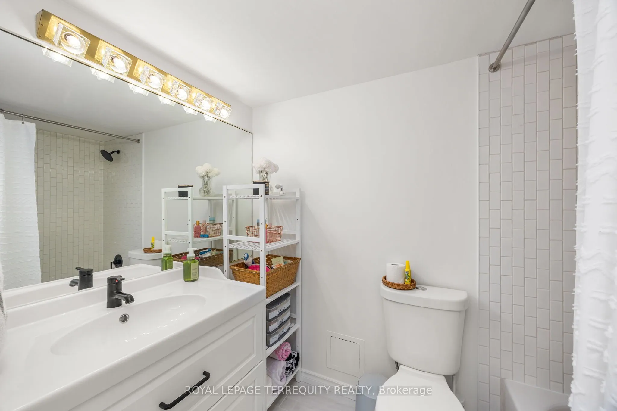 966 Inverhouse Drive, #1006