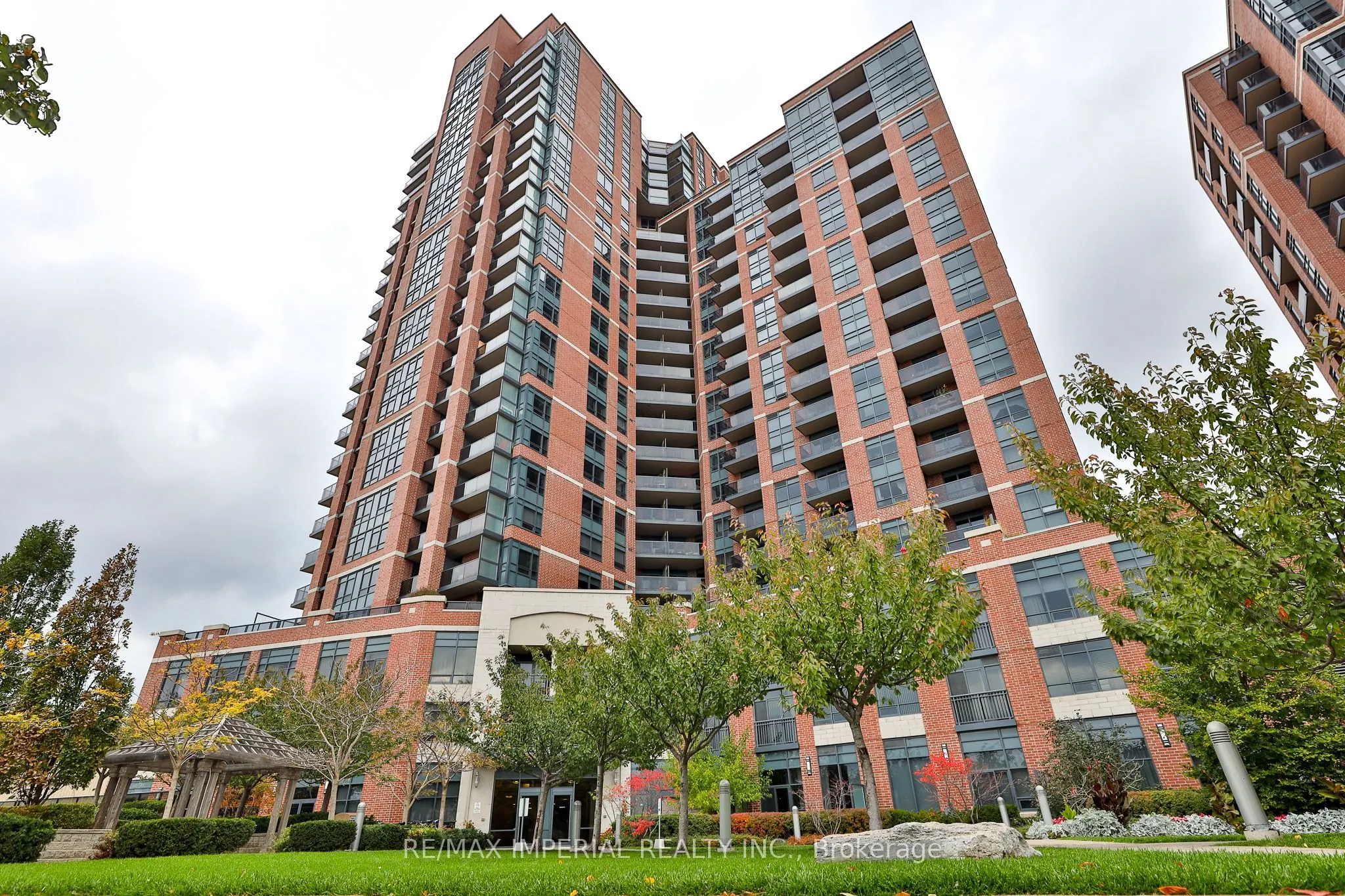 60 Heintzman Street, #2403