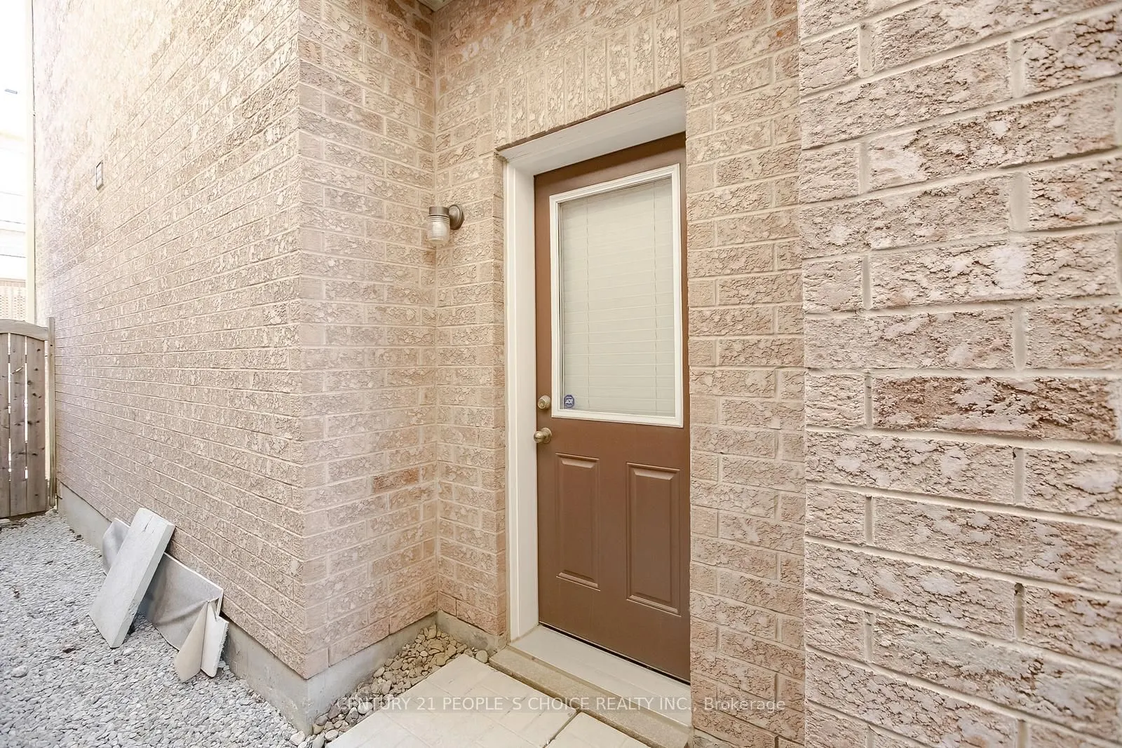 15 Fallharvest Avenue