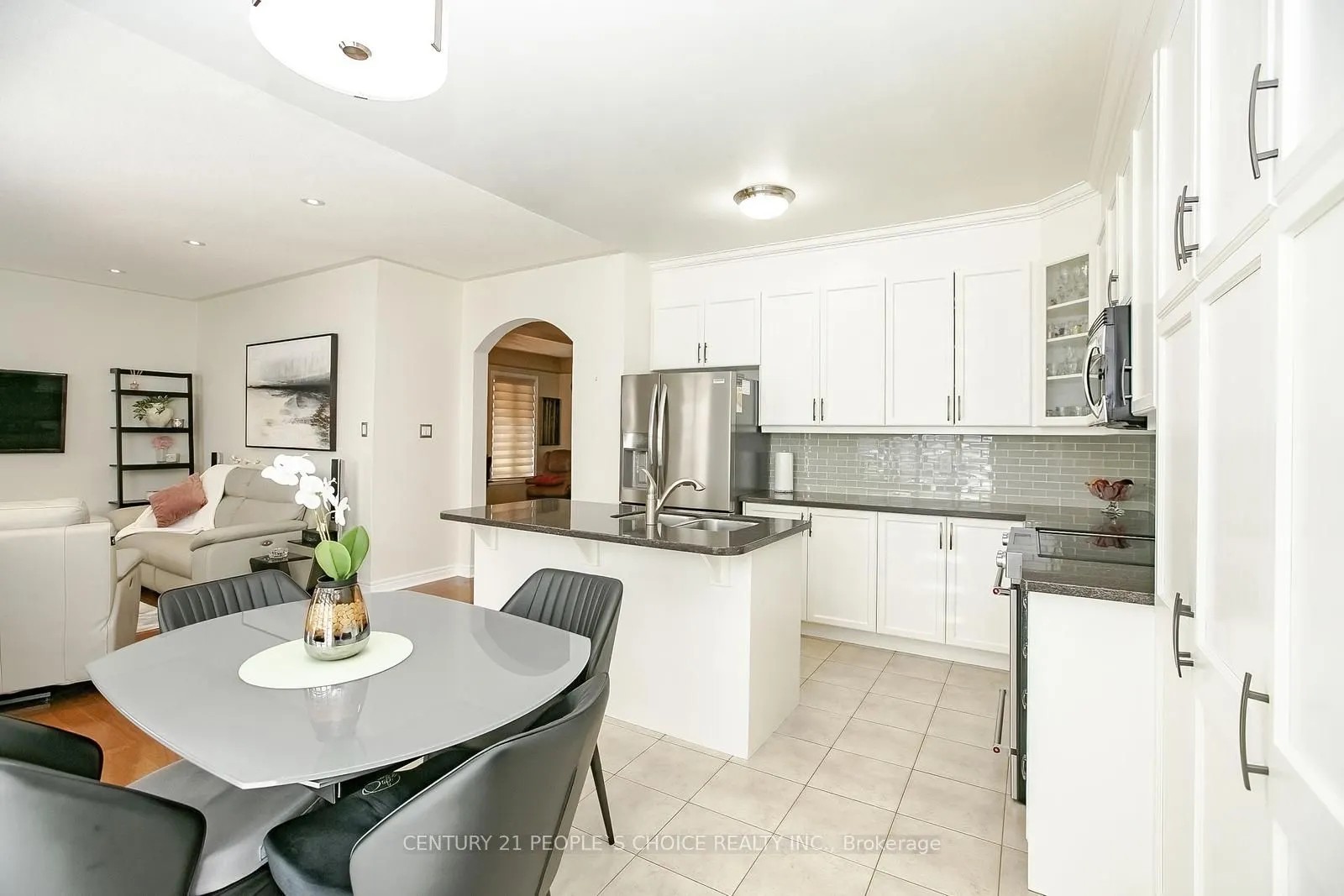 15 Fallharvest Avenue
