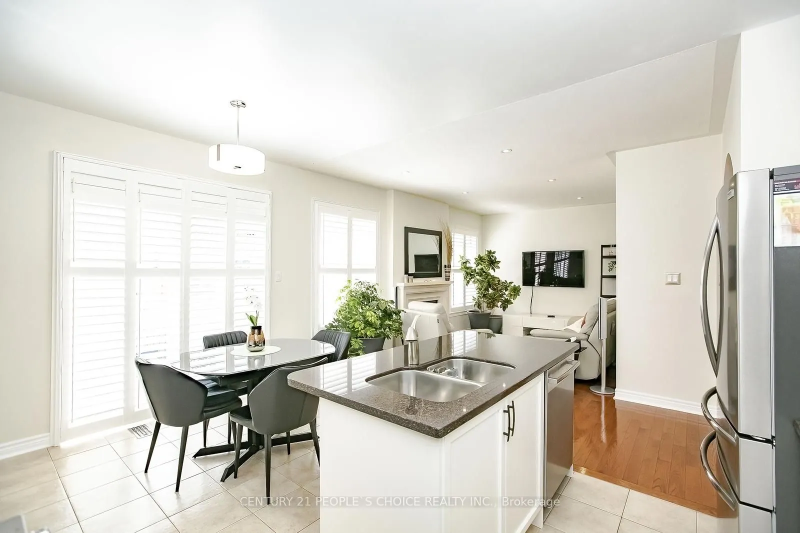 15 Fallharvest Avenue