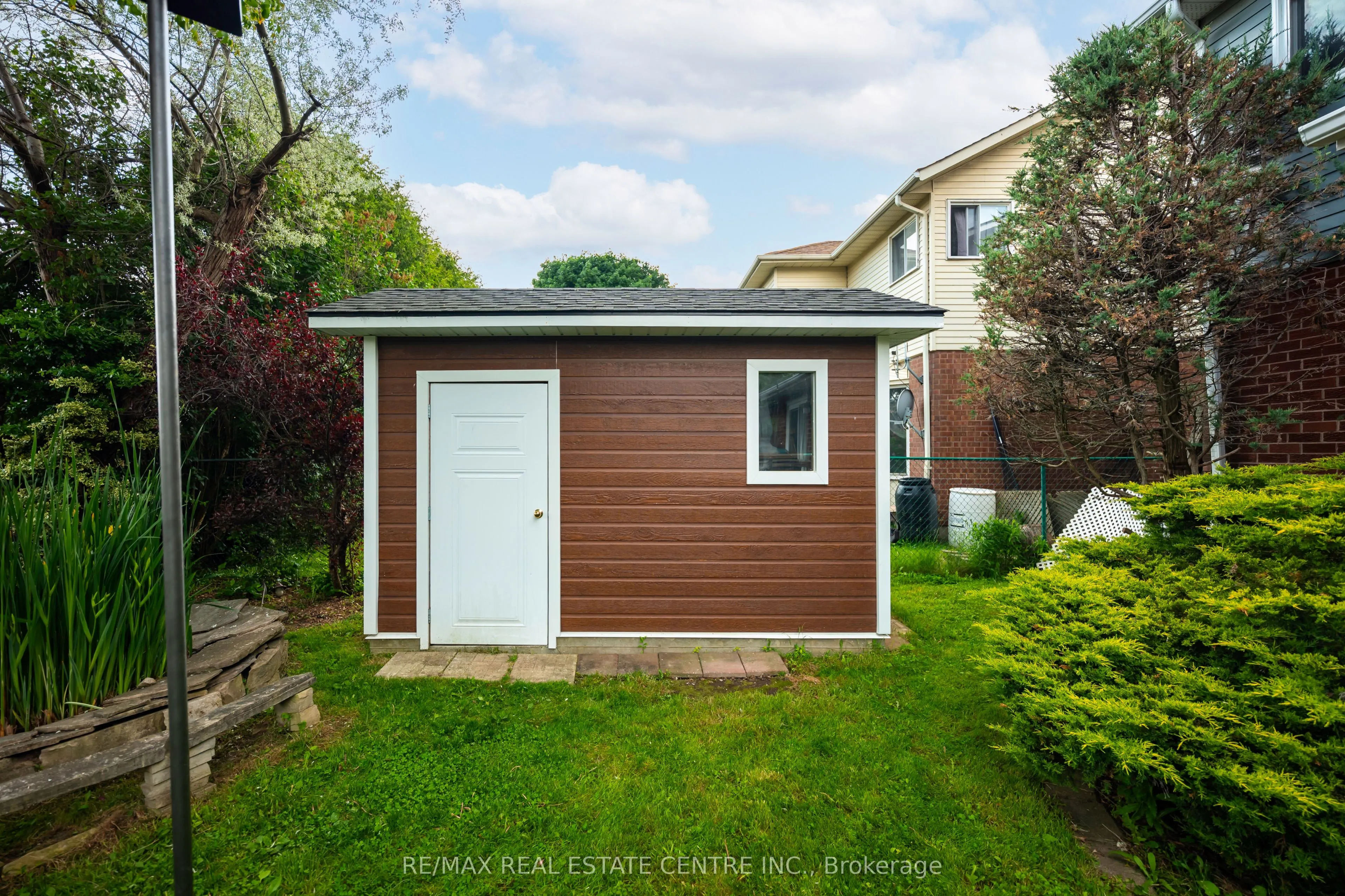 8 Passmore Avenue