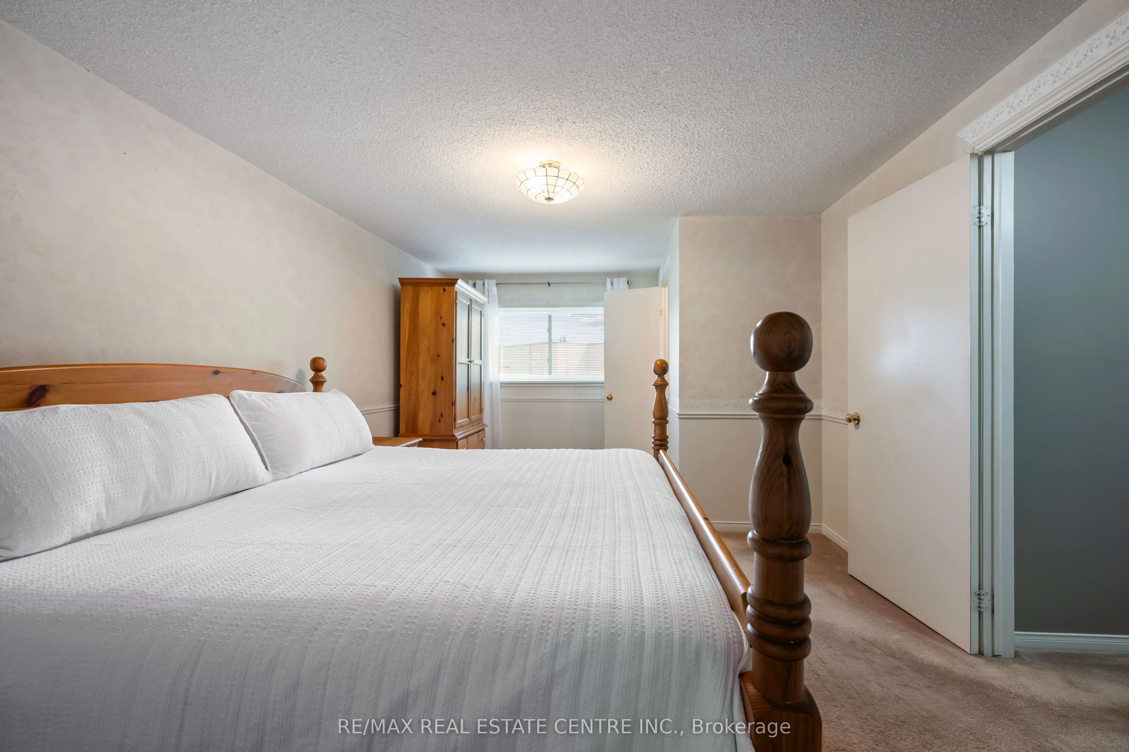 8 Passmore Avenue