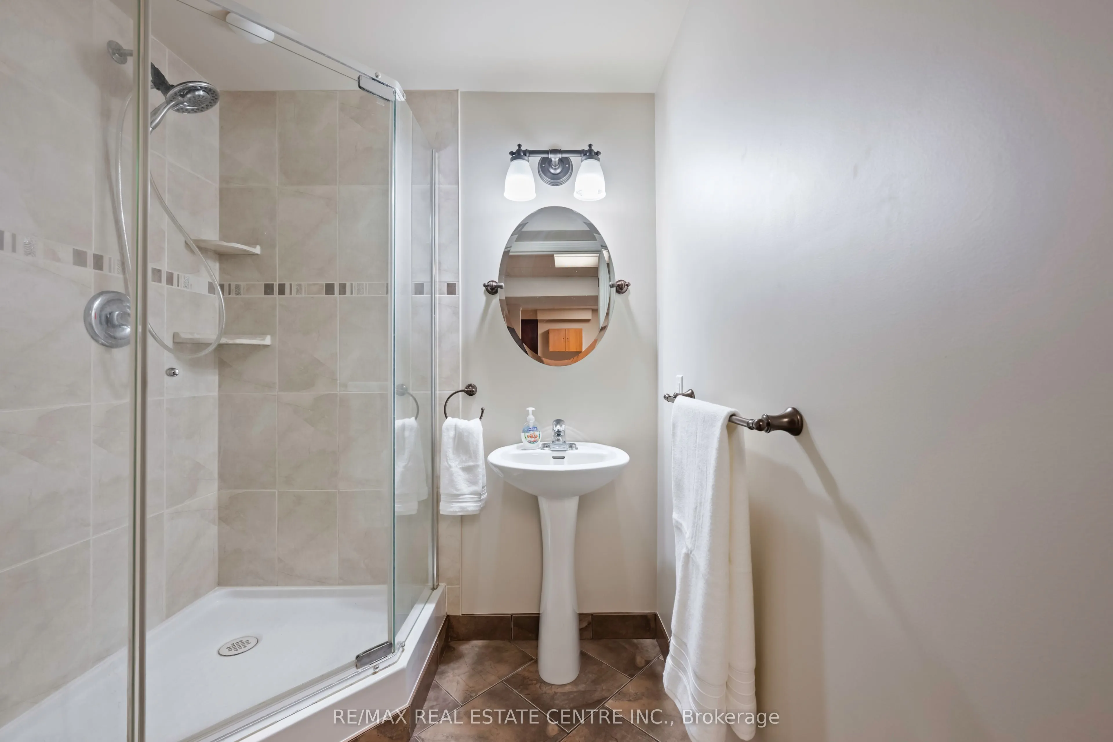 8 Passmore Avenue