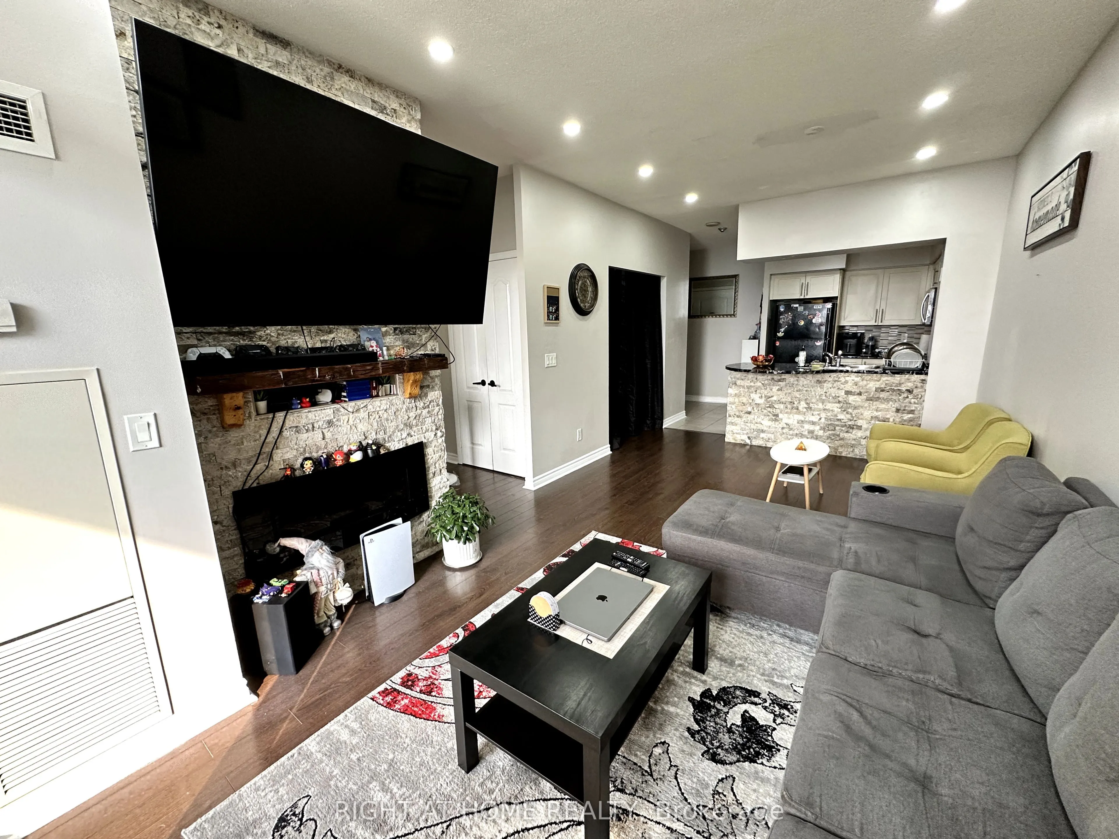 4090 Living Arts Drive #2906