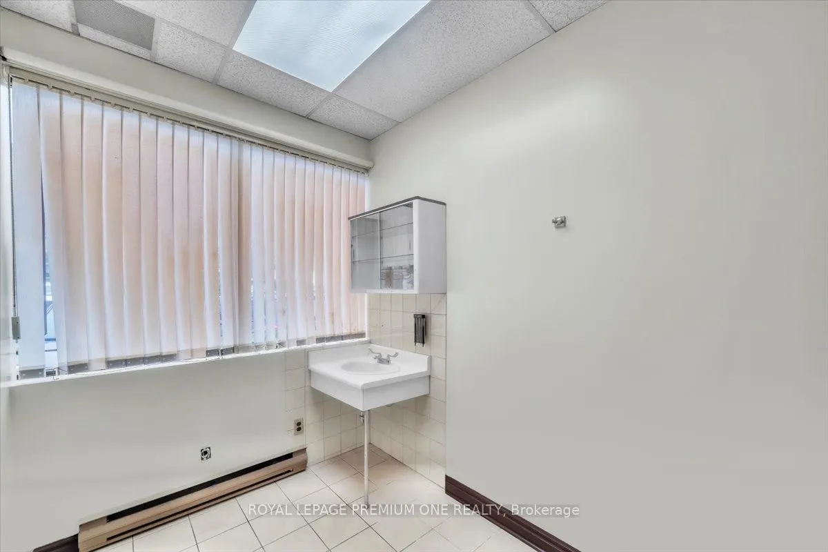 3530 Derry Road E, #102