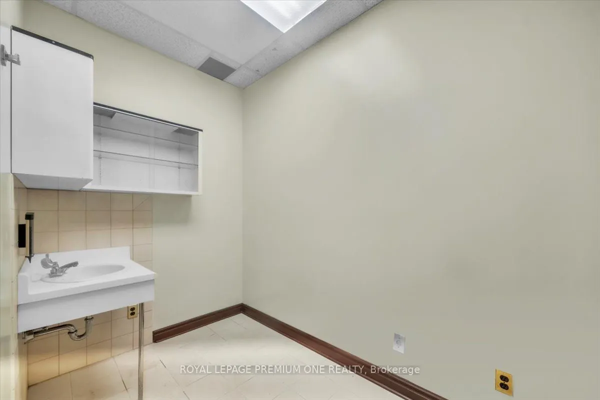 3530 Derry Road E, #102