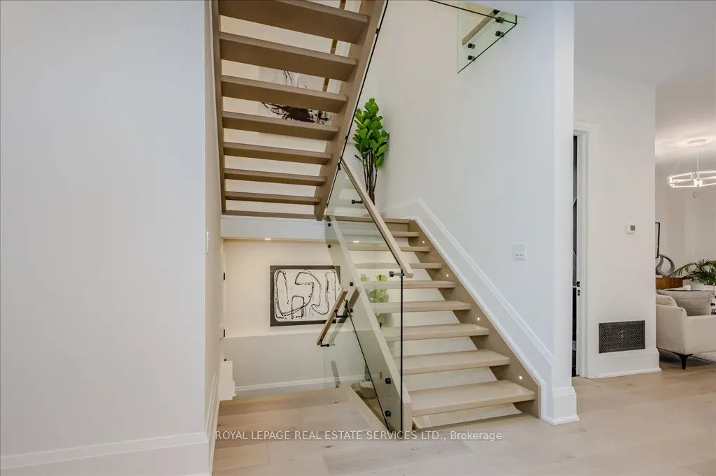 78 South Kingsway