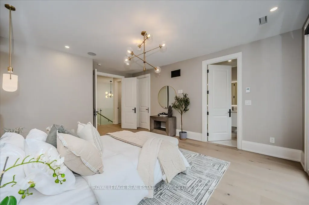 78 South Kingsway