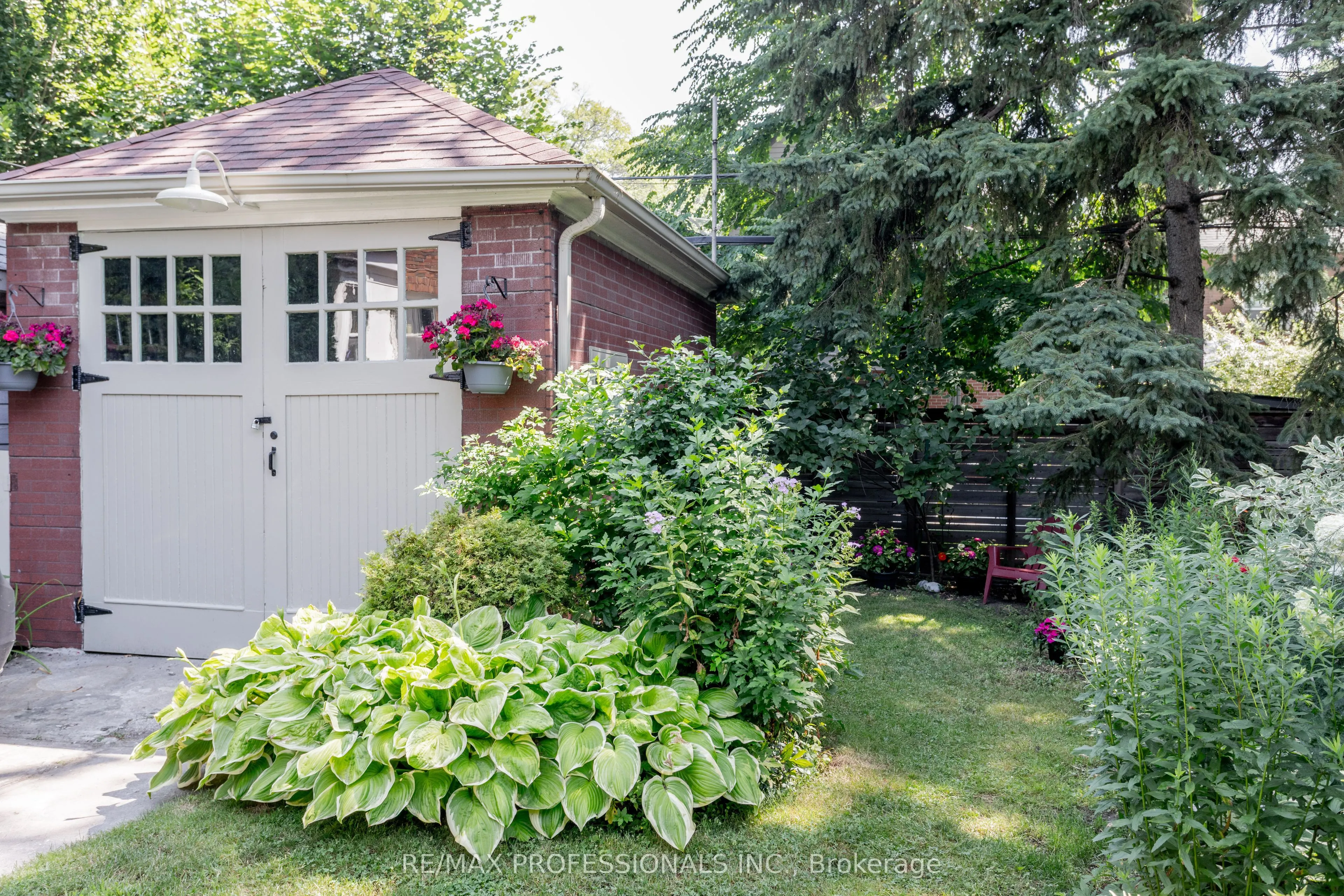 377 Armadale Avenue