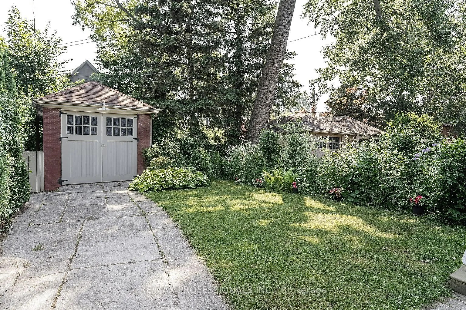 377 Armadale Avenue