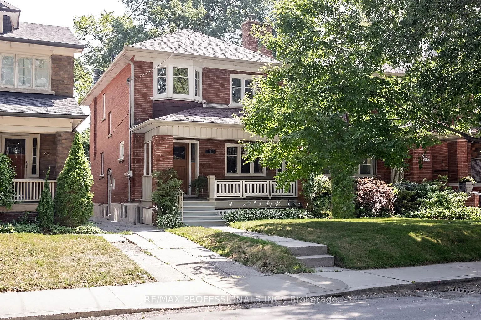 377 Armadale Avenue