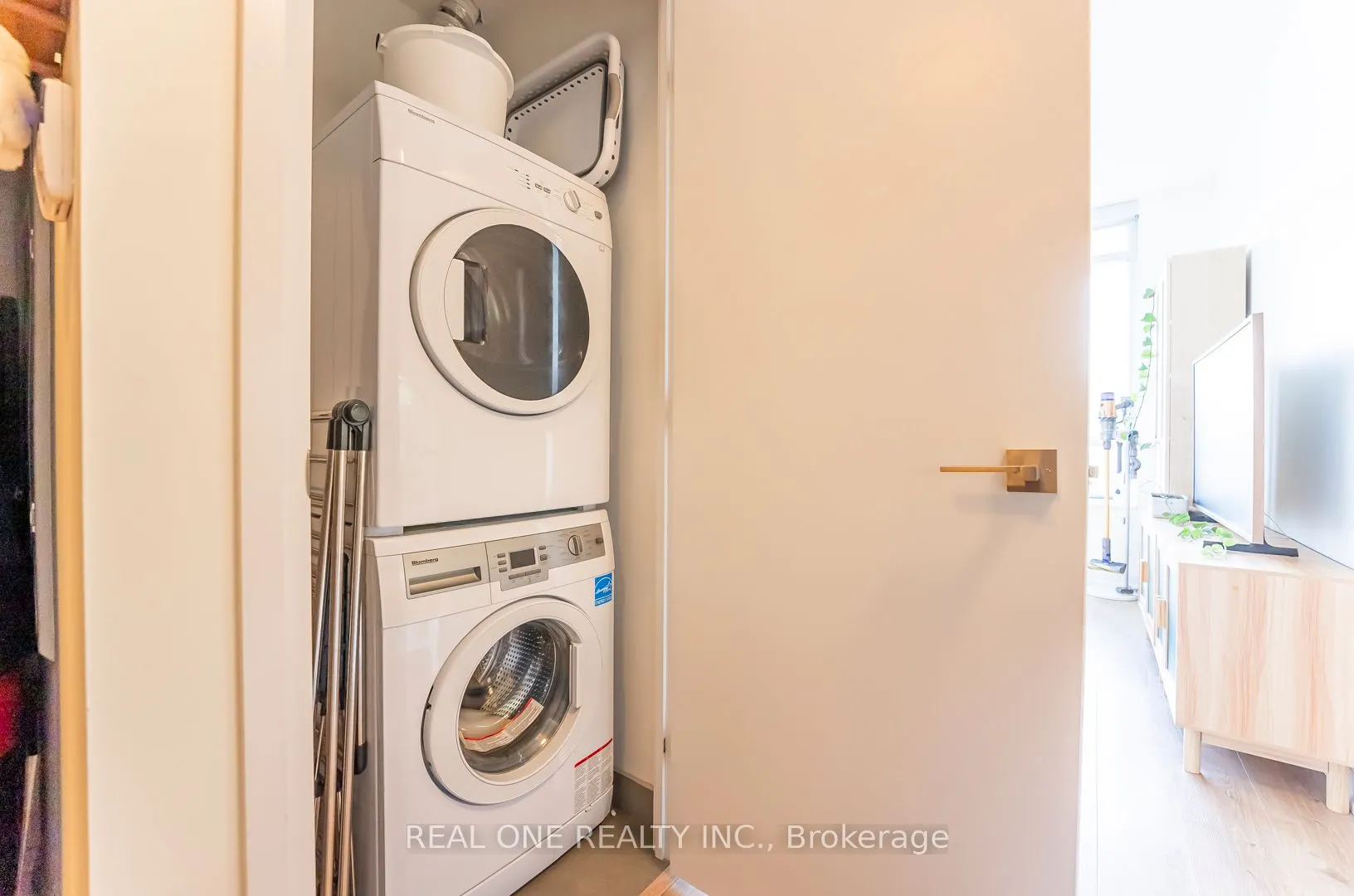 36 Park Lawn Road, #2708