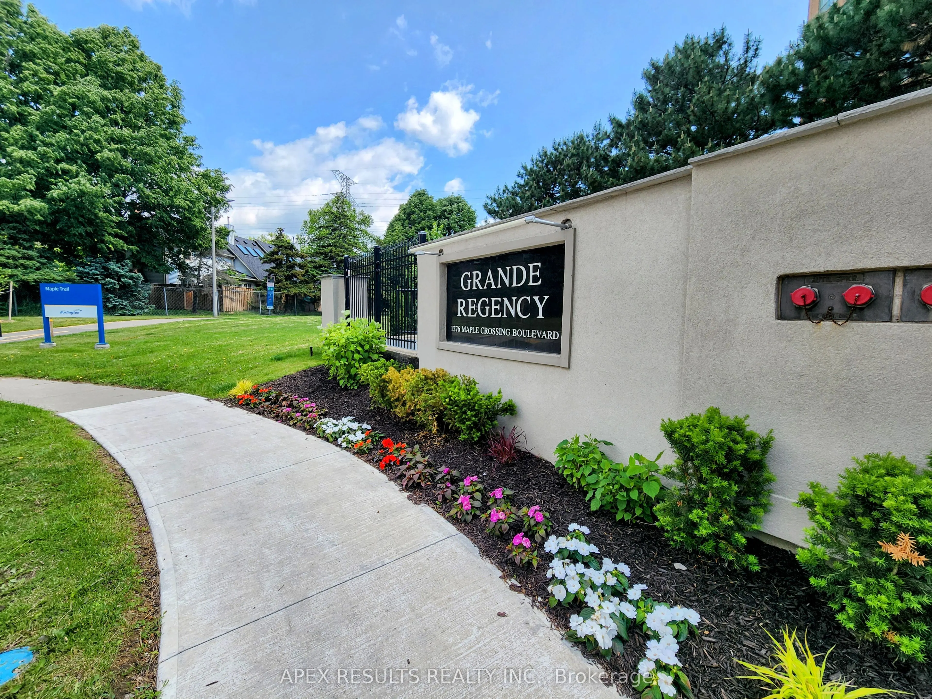 1276 Maple Crossing Boulevard, #208