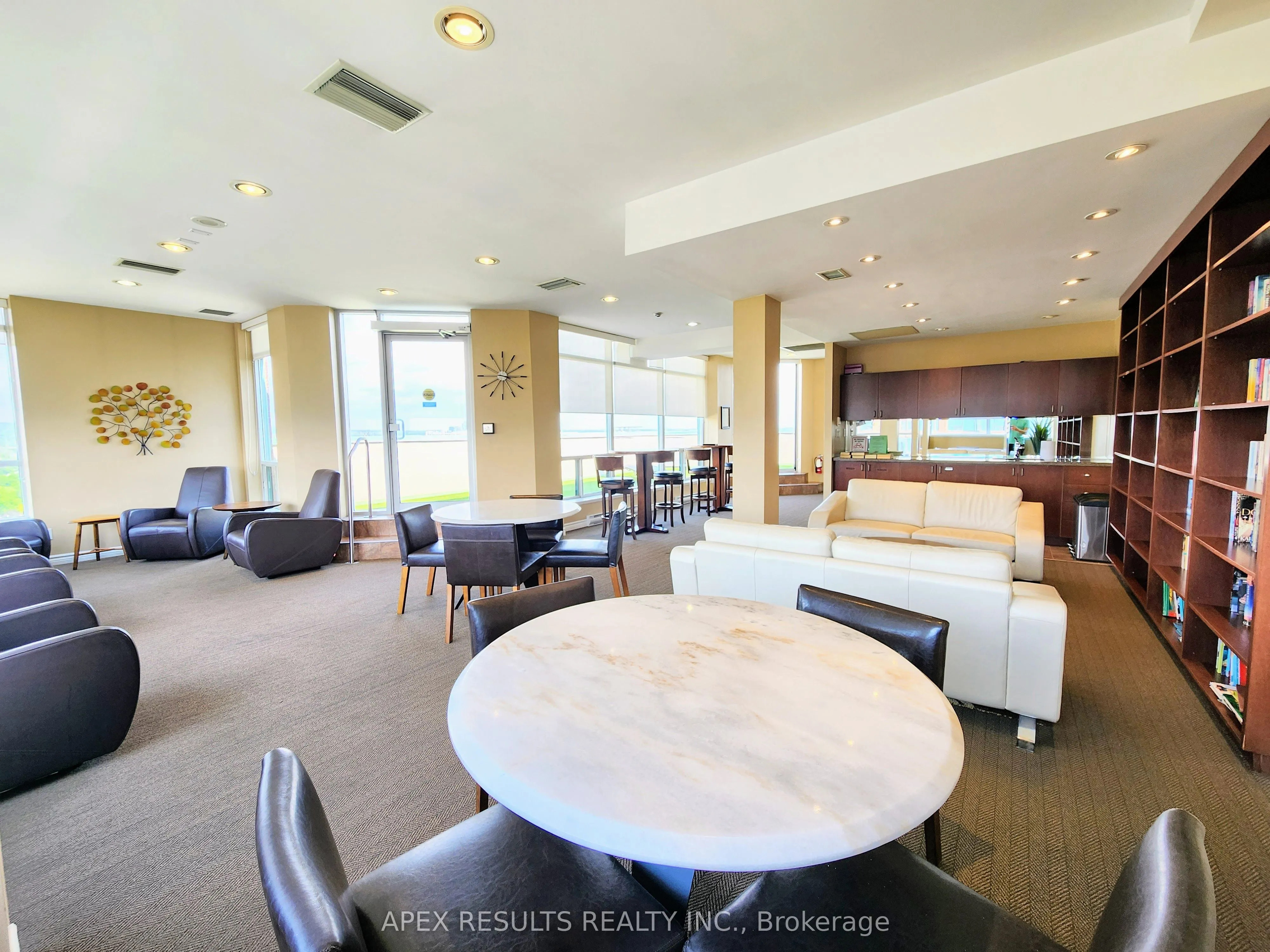 1276 Maple Crossing Boulevard, #208