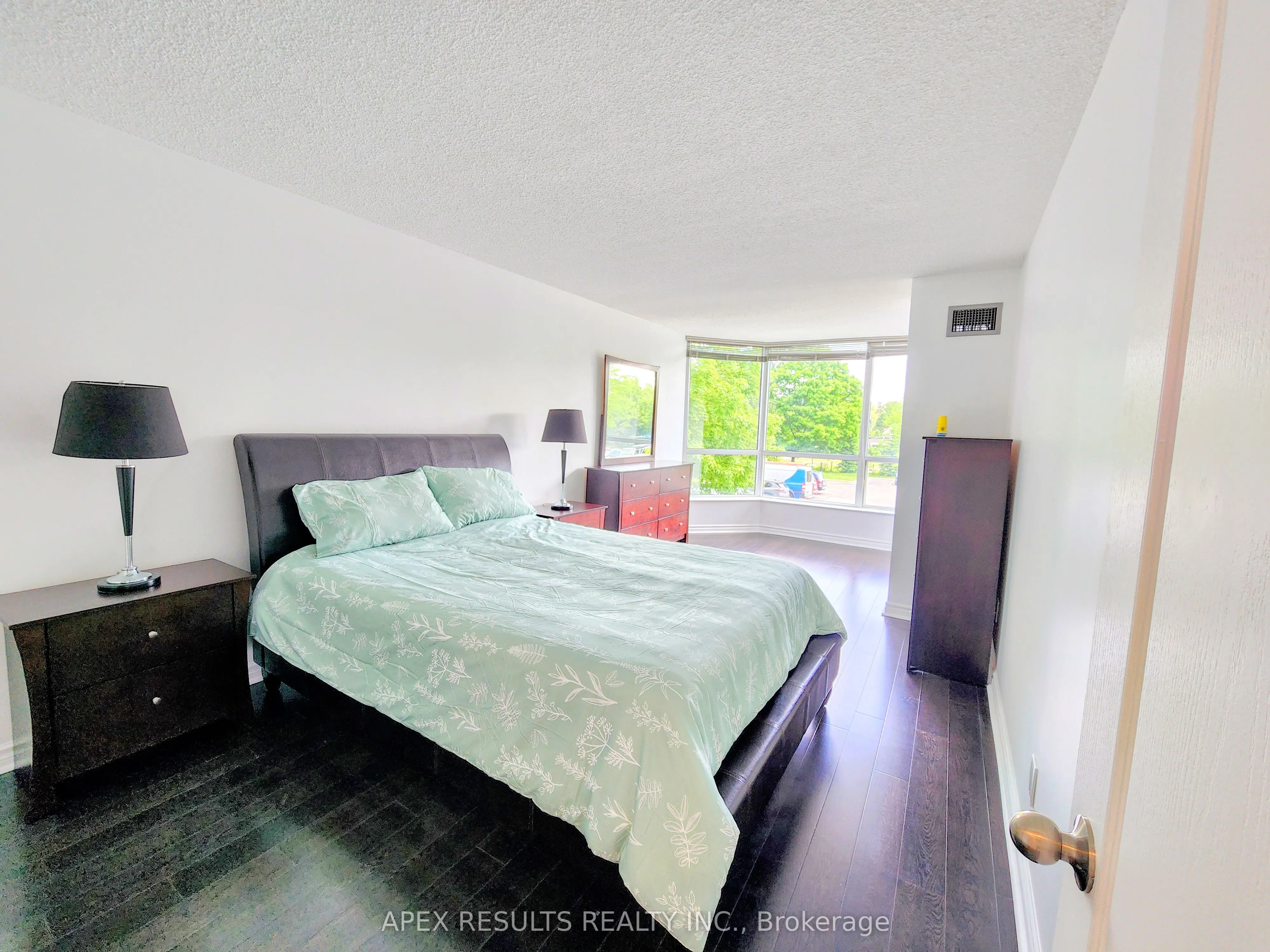 1276 Maple Crossing Boulevard, #208