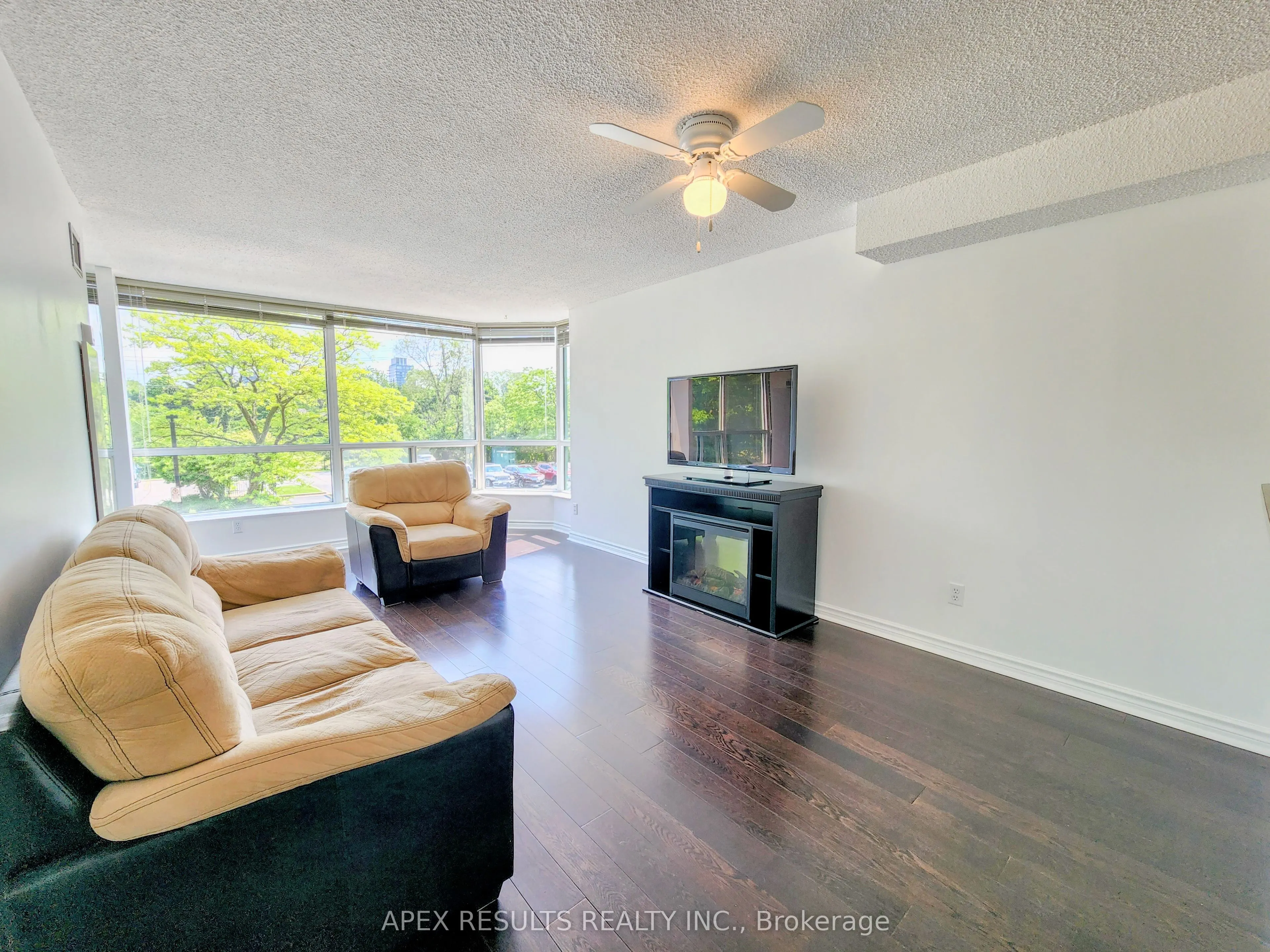 1276 Maple Crossing Boulevard, #208