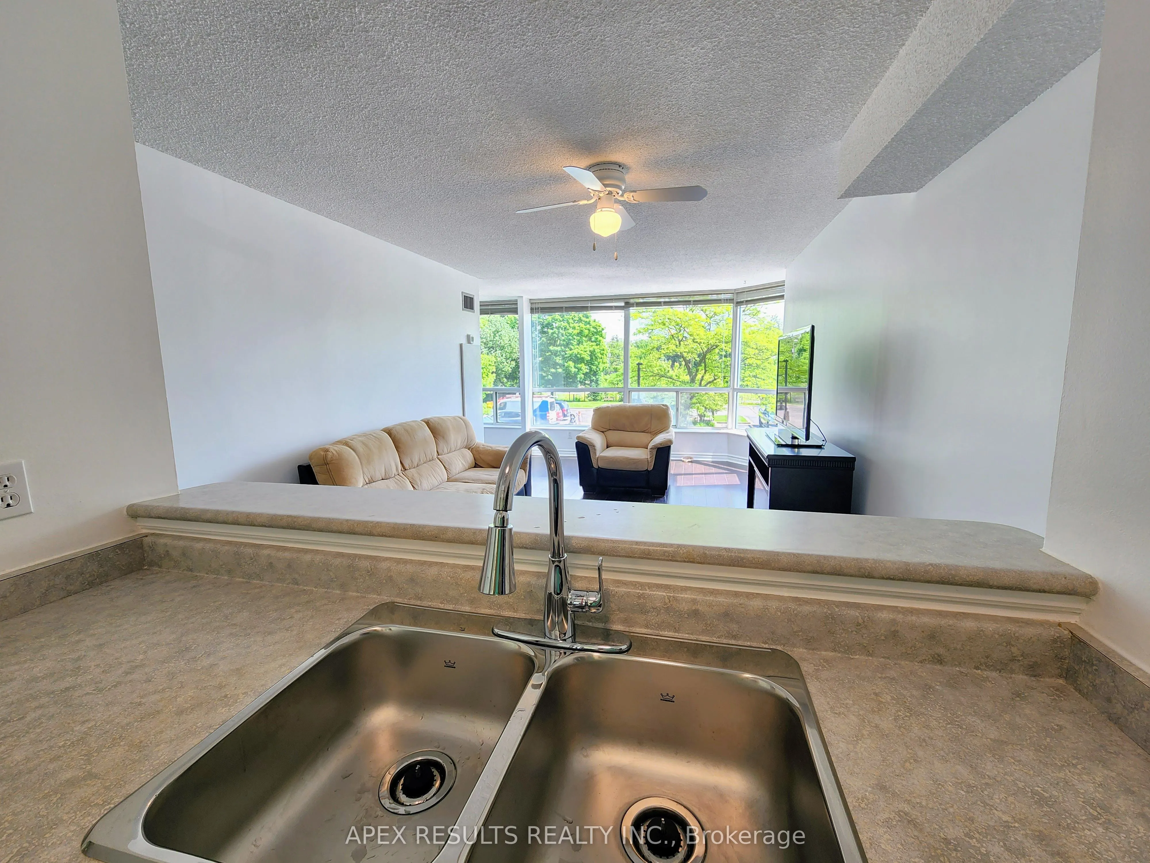 1276 Maple Crossing Boulevard, #208