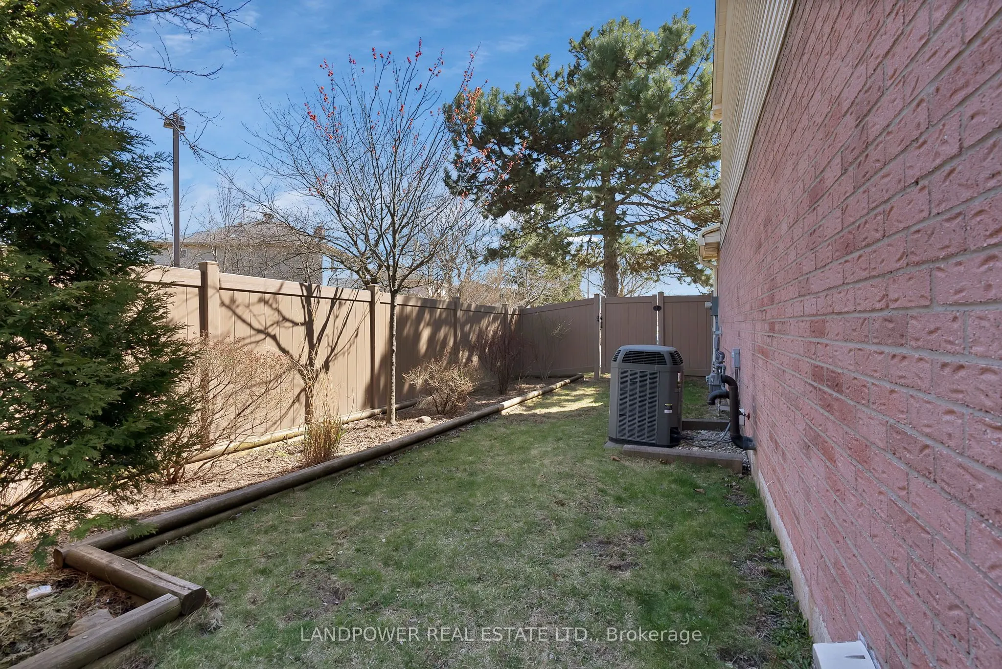 3073 Keynes Crescent