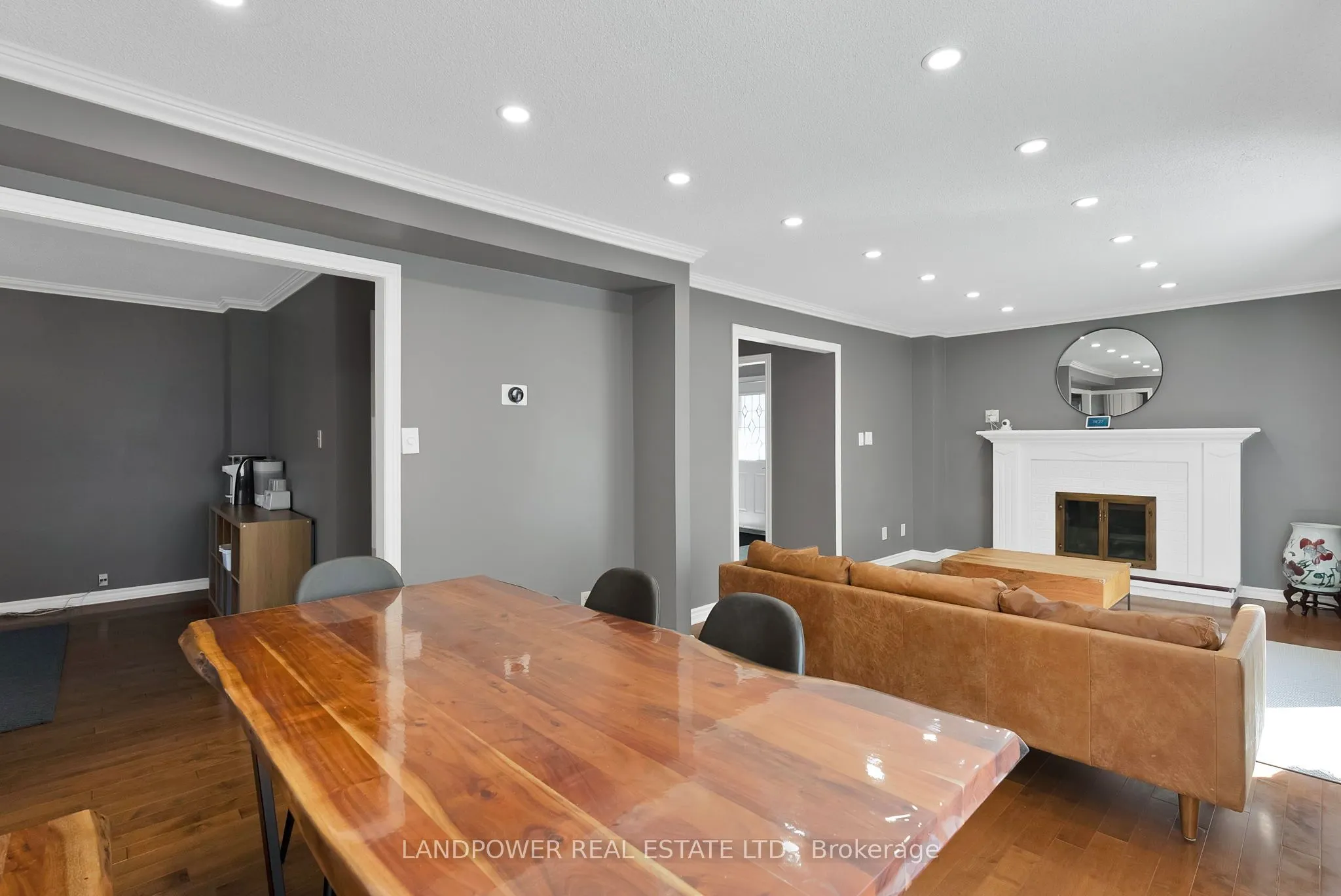3073 Keynes Crescent