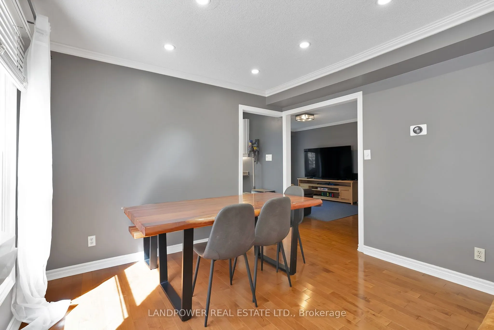 3073 Keynes Crescent