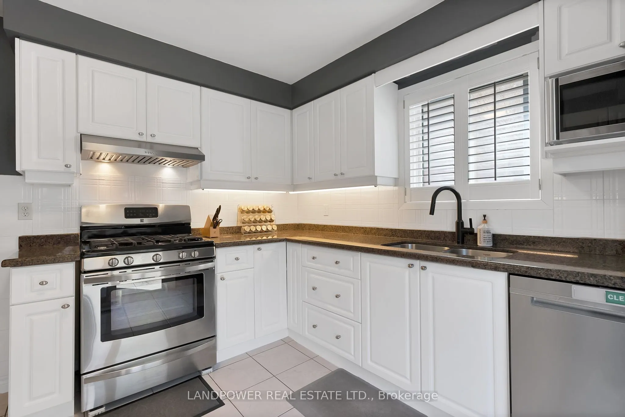 3073 Keynes Crescent
