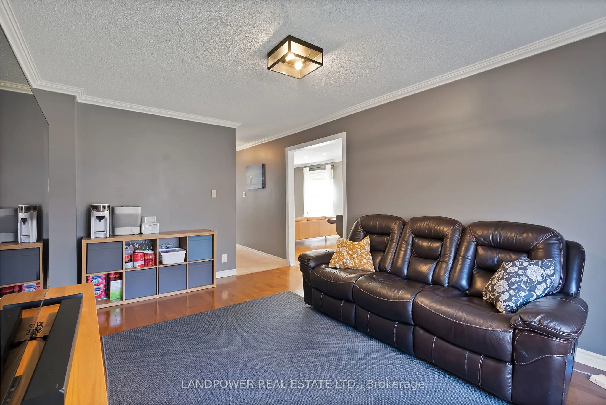 3073 Keynes Crescent
