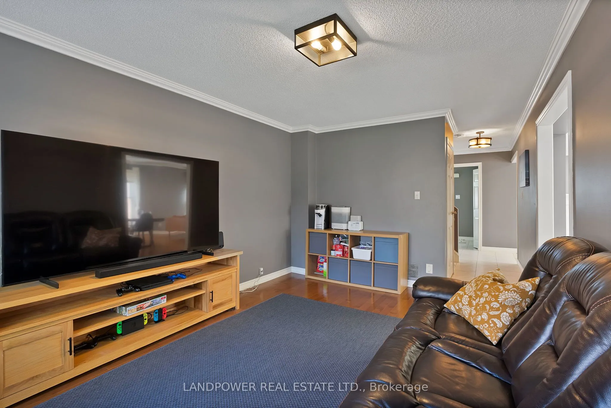 3073 Keynes Crescent