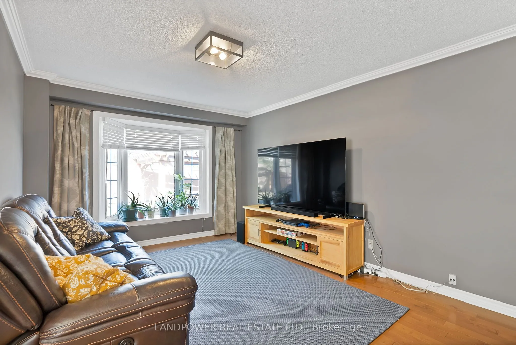 3073 Keynes Crescent