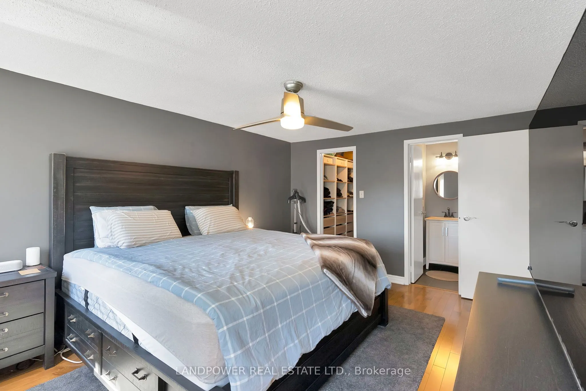3073 Keynes Crescent