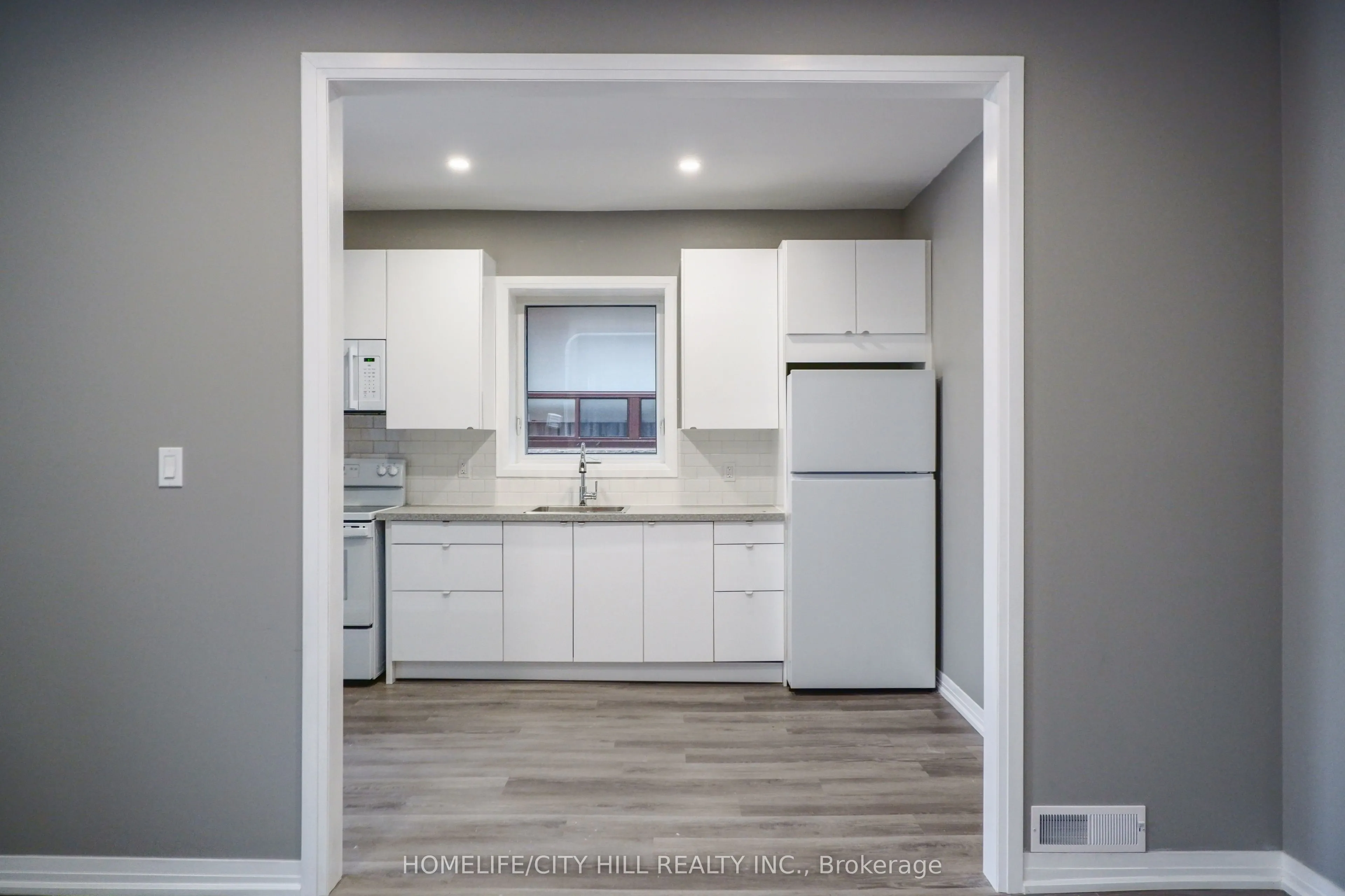 152 Sellers Avenue, #Main Flr