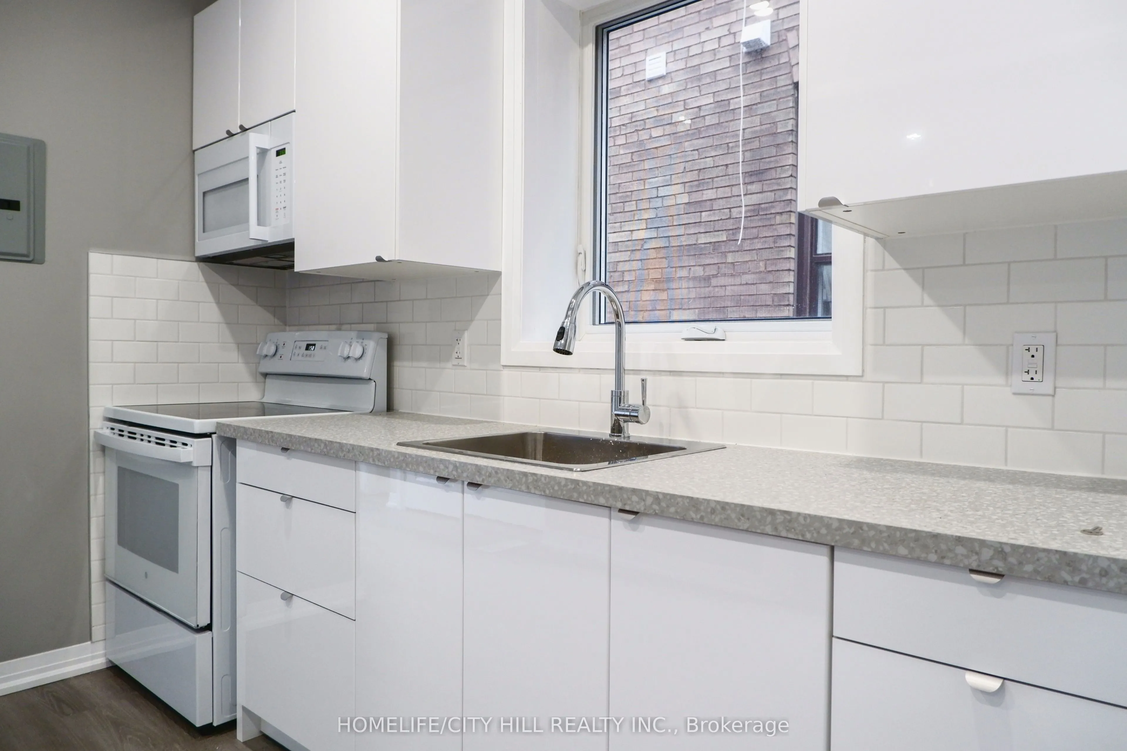 152 Sellers Avenue, #Main Flr