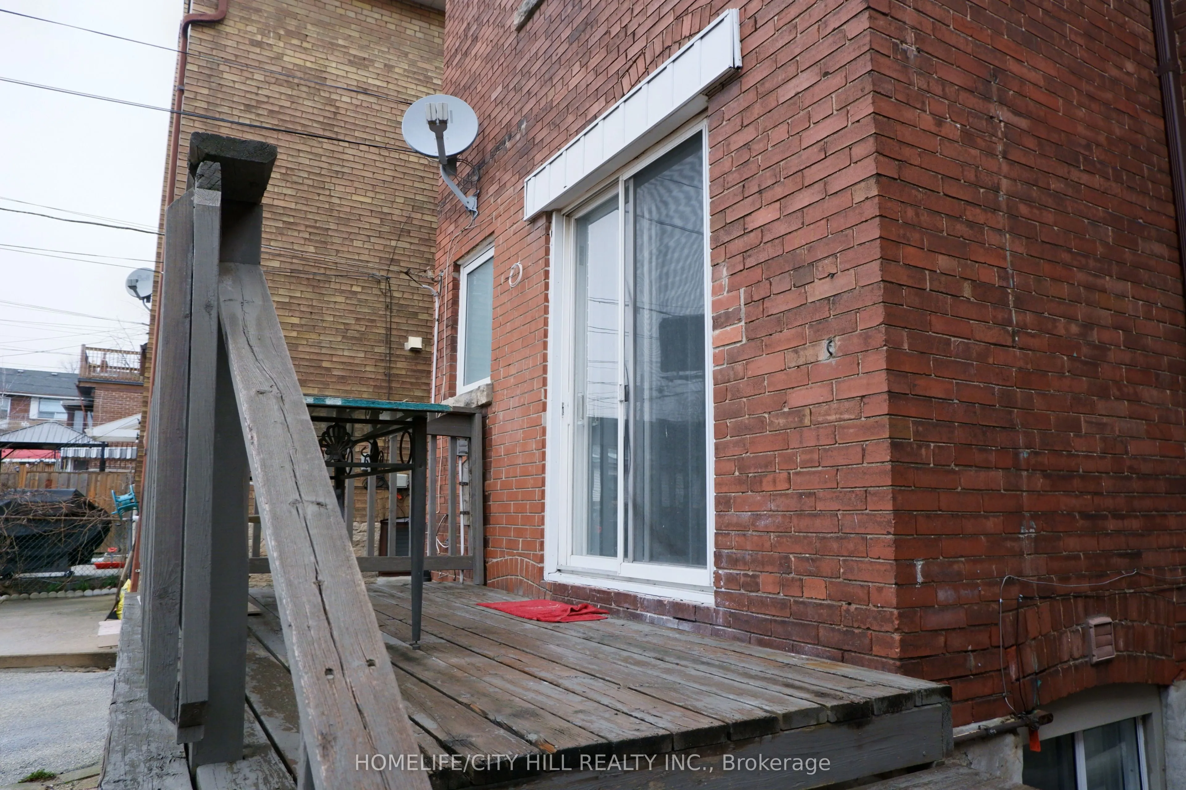 152 Sellers Avenue, #Main Flr