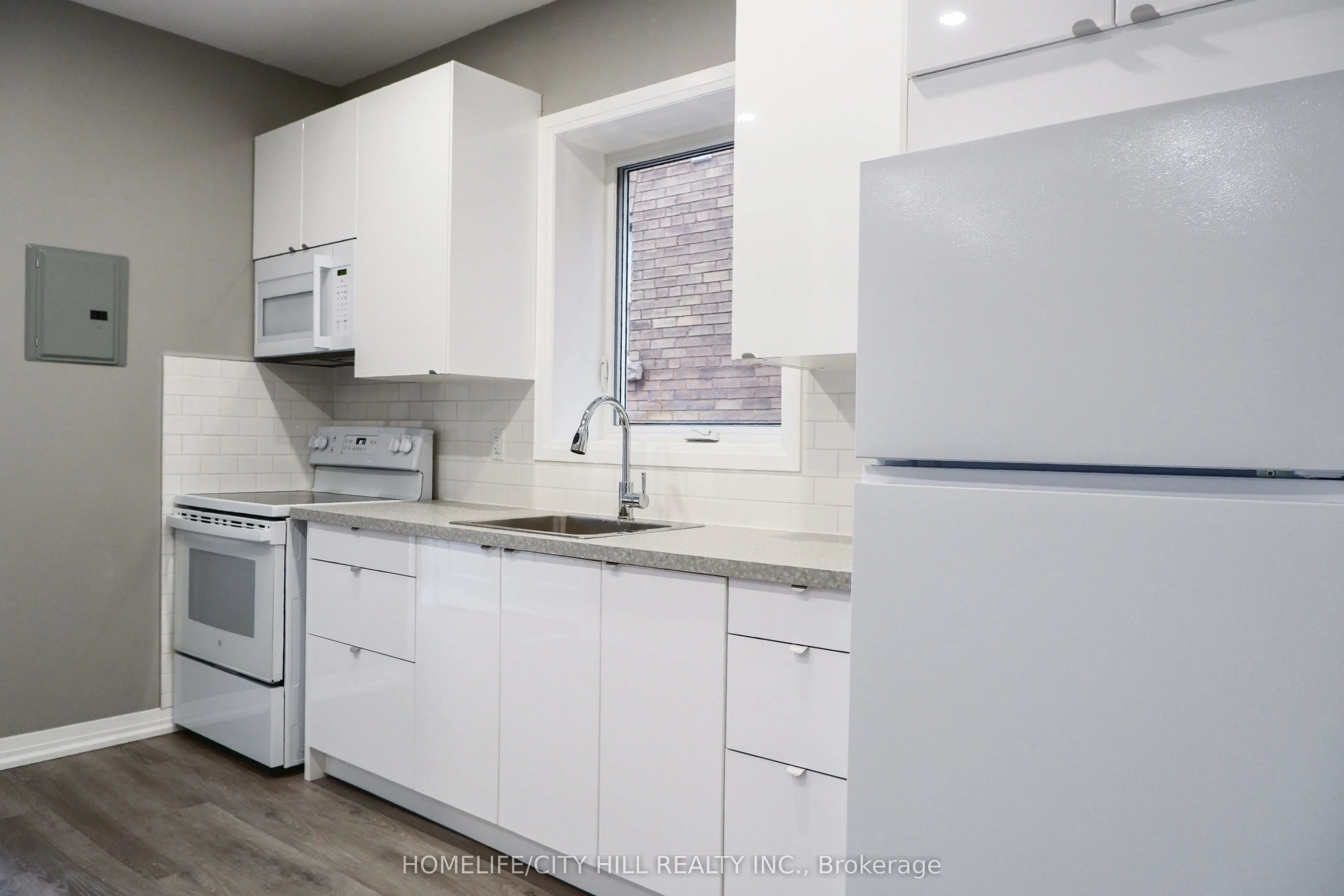 152 Sellers Avenue, #Main Flr