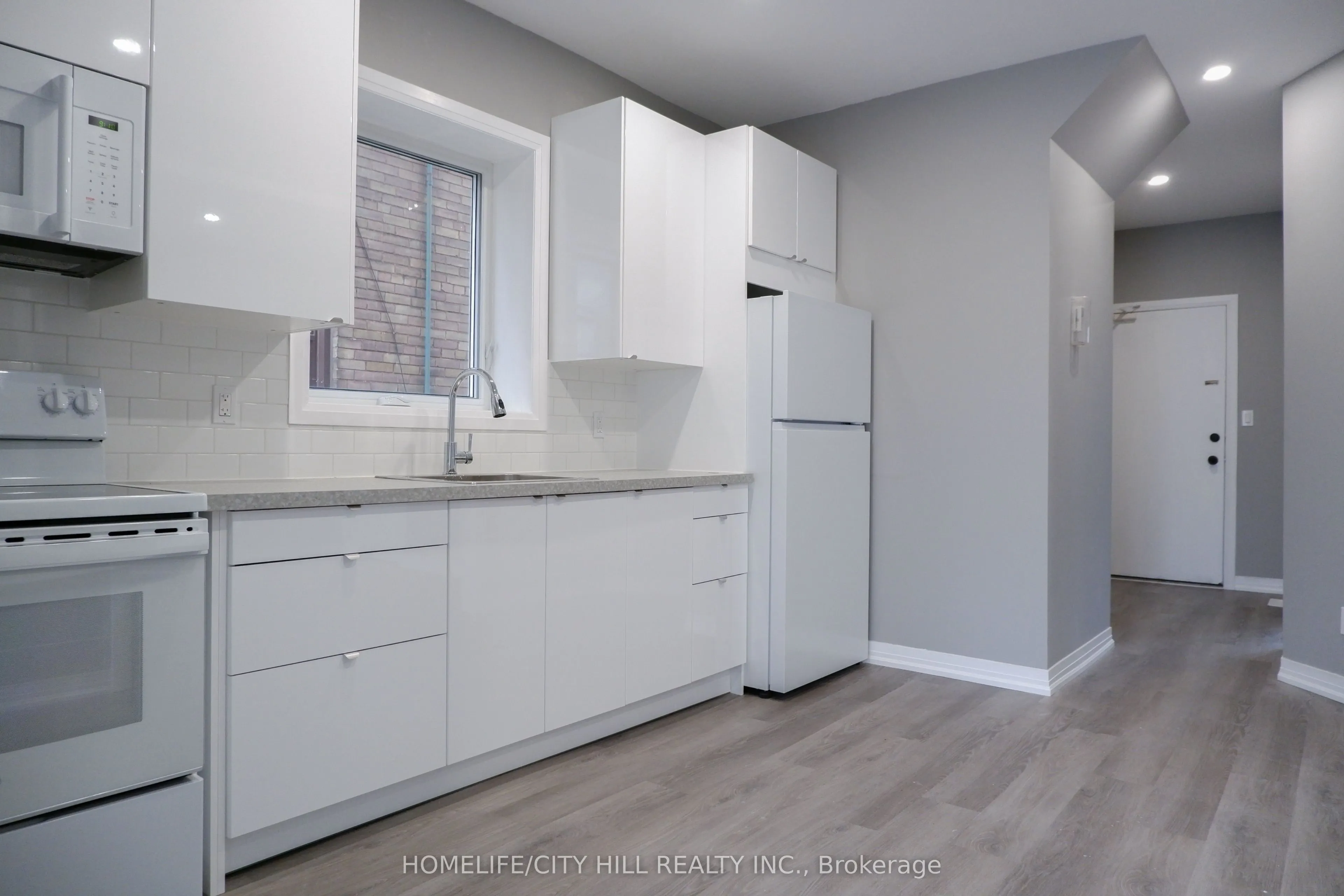 152 Sellers Avenue, #Main Flr