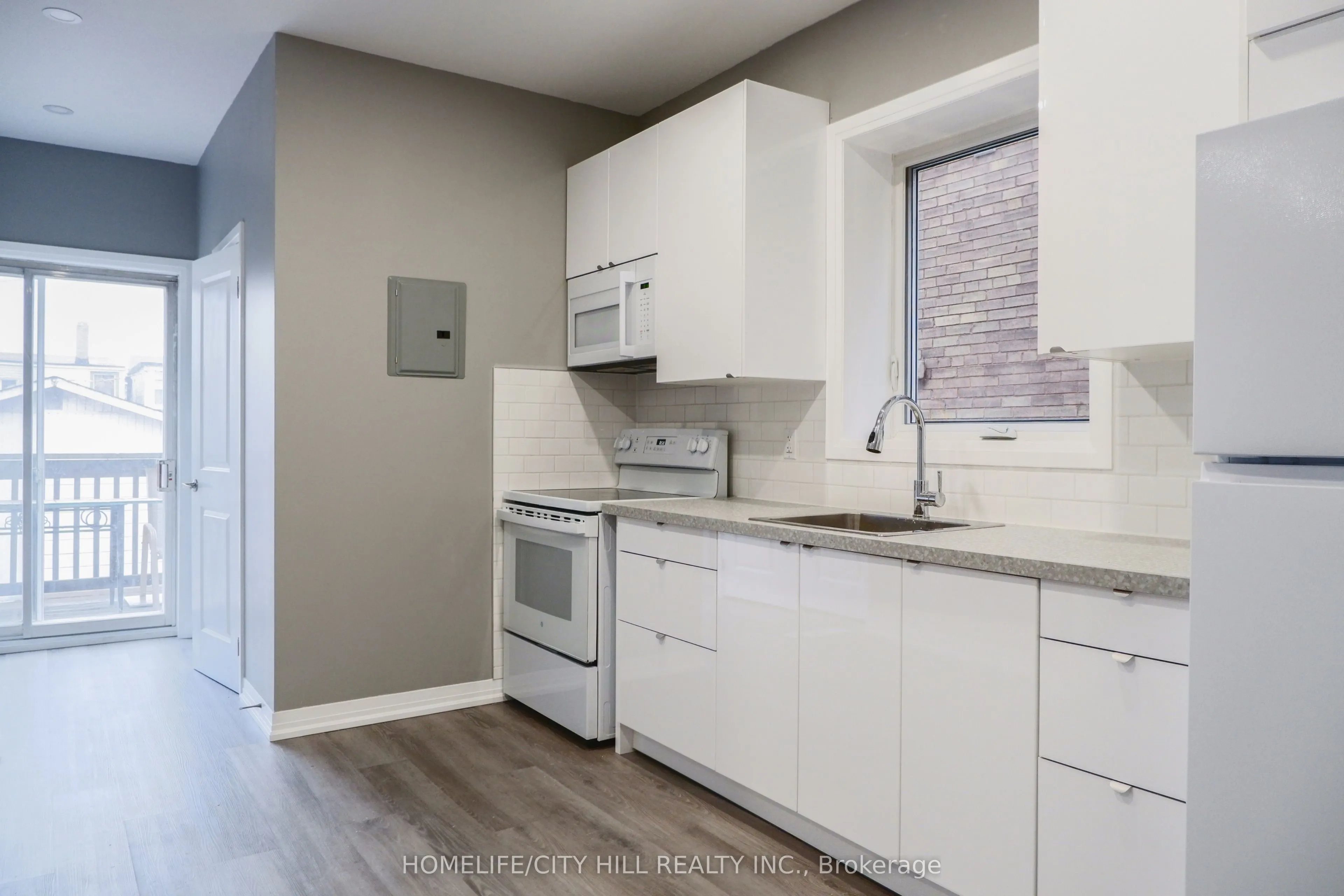 152 Sellers Avenue, #Main Flr