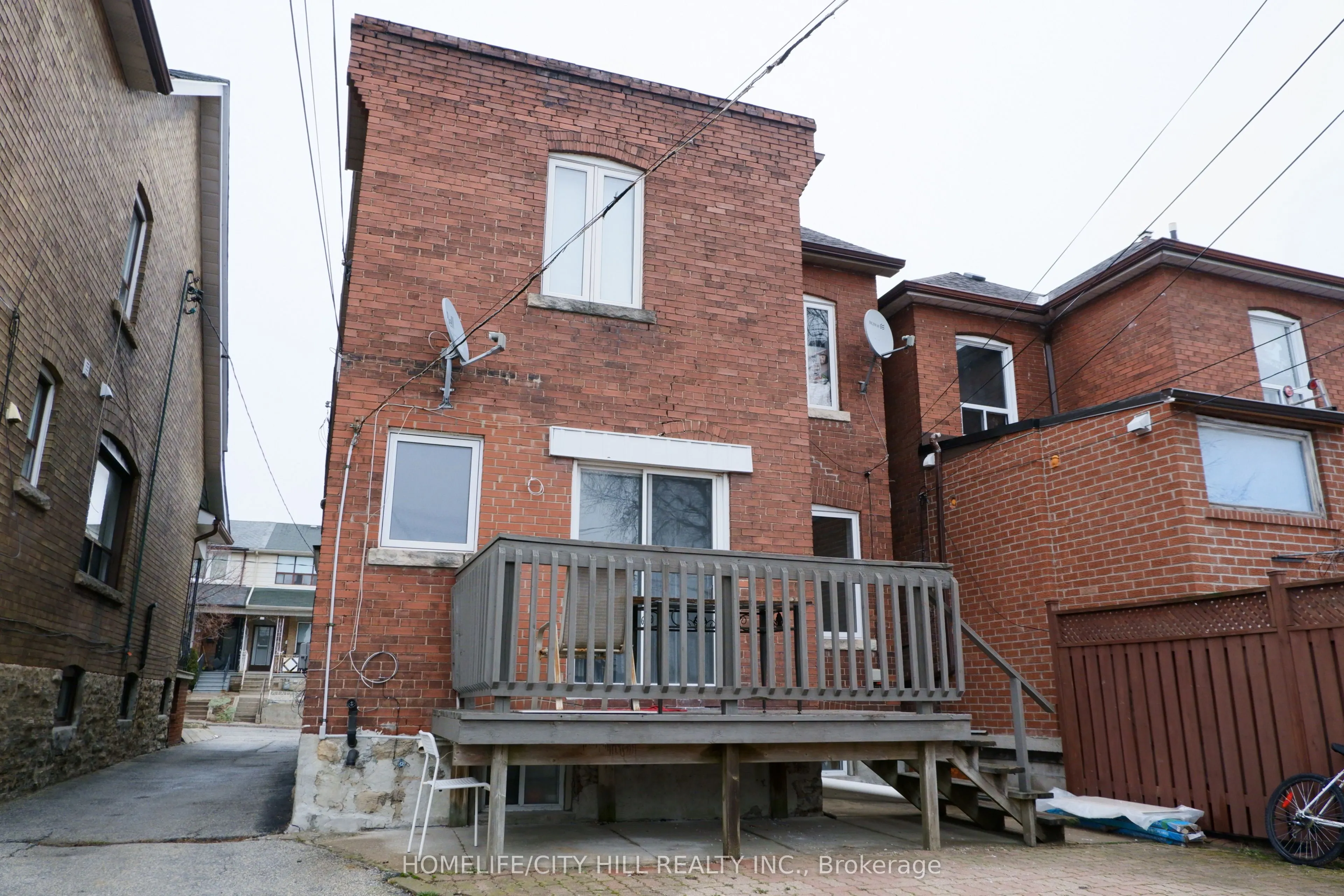 152 Sellers Avenue, #Main Flr