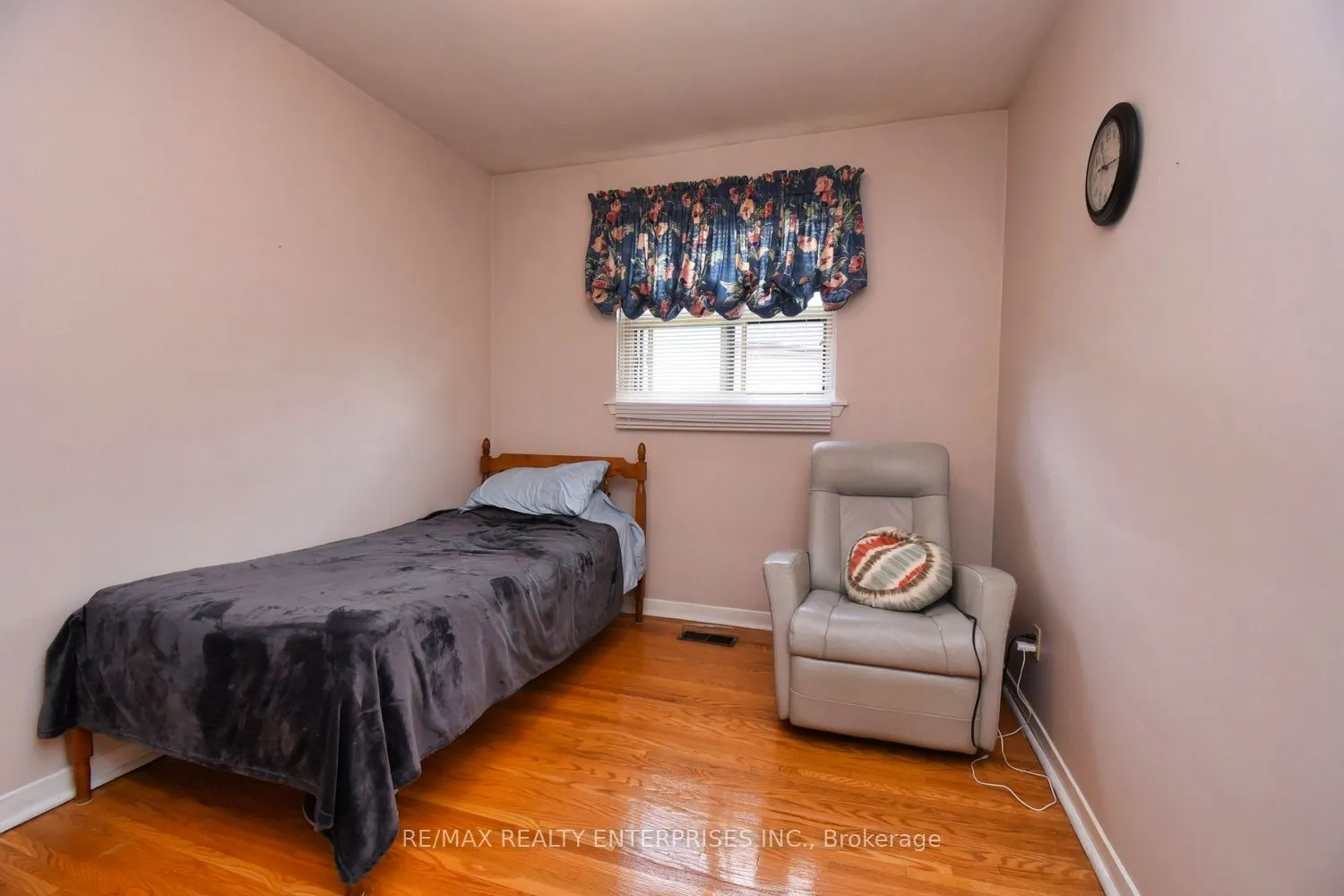 3659 Holden Crescent