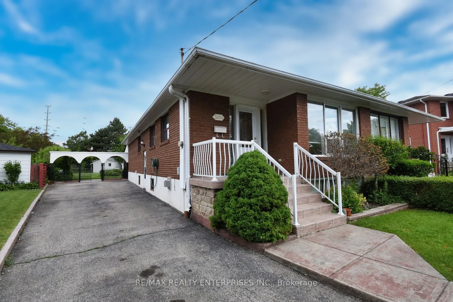 3659 Holden Crescent
