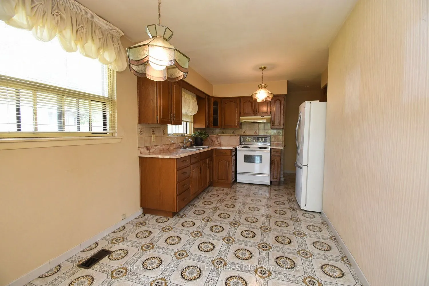 3659 Holden Crescent
