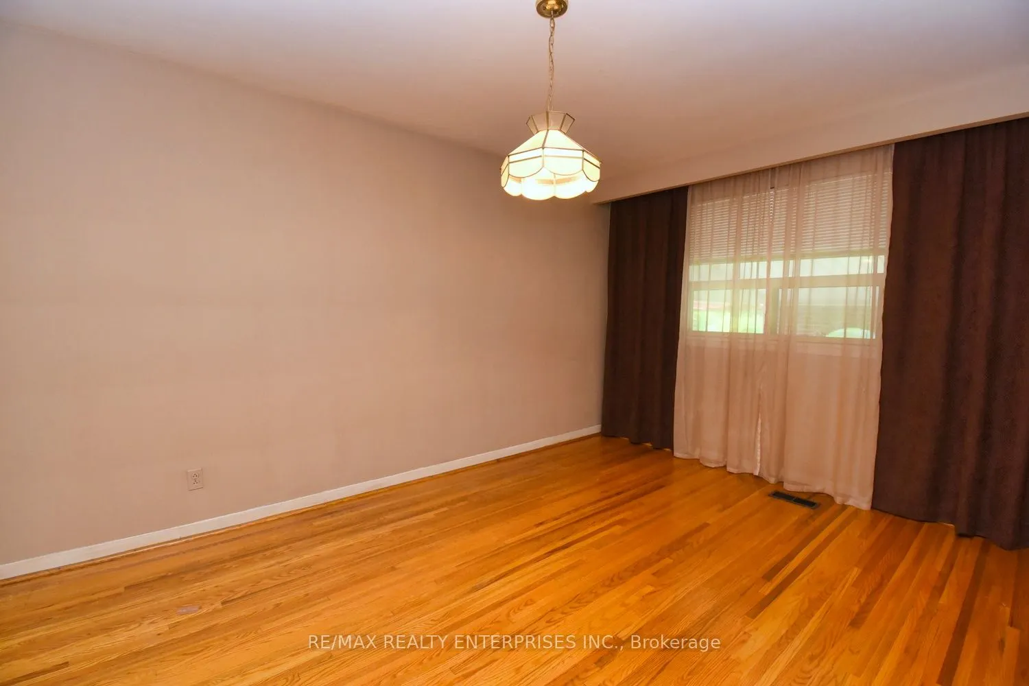3659 Holden Crescent