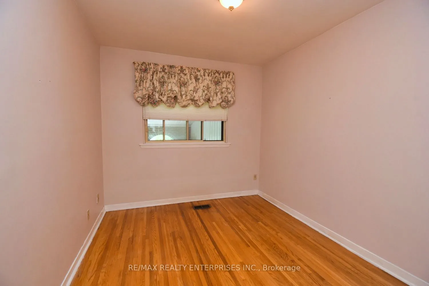 3659 Holden Crescent