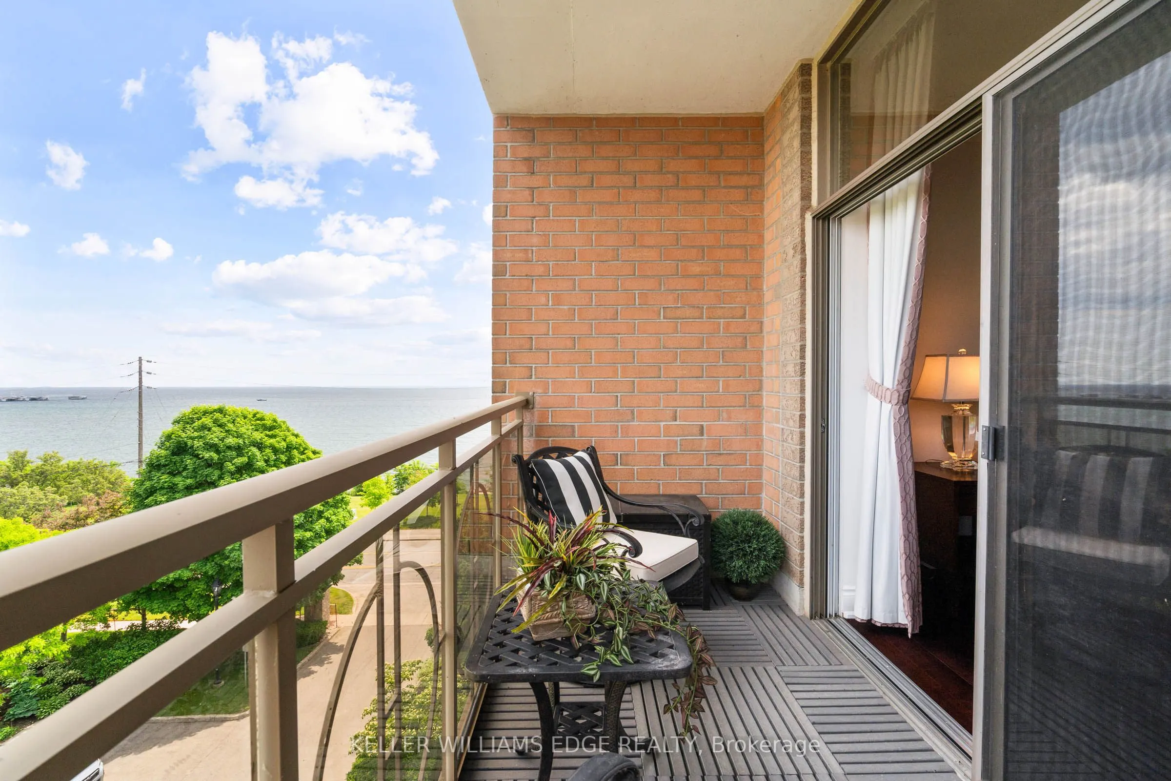 100 Burloak Drive #1514