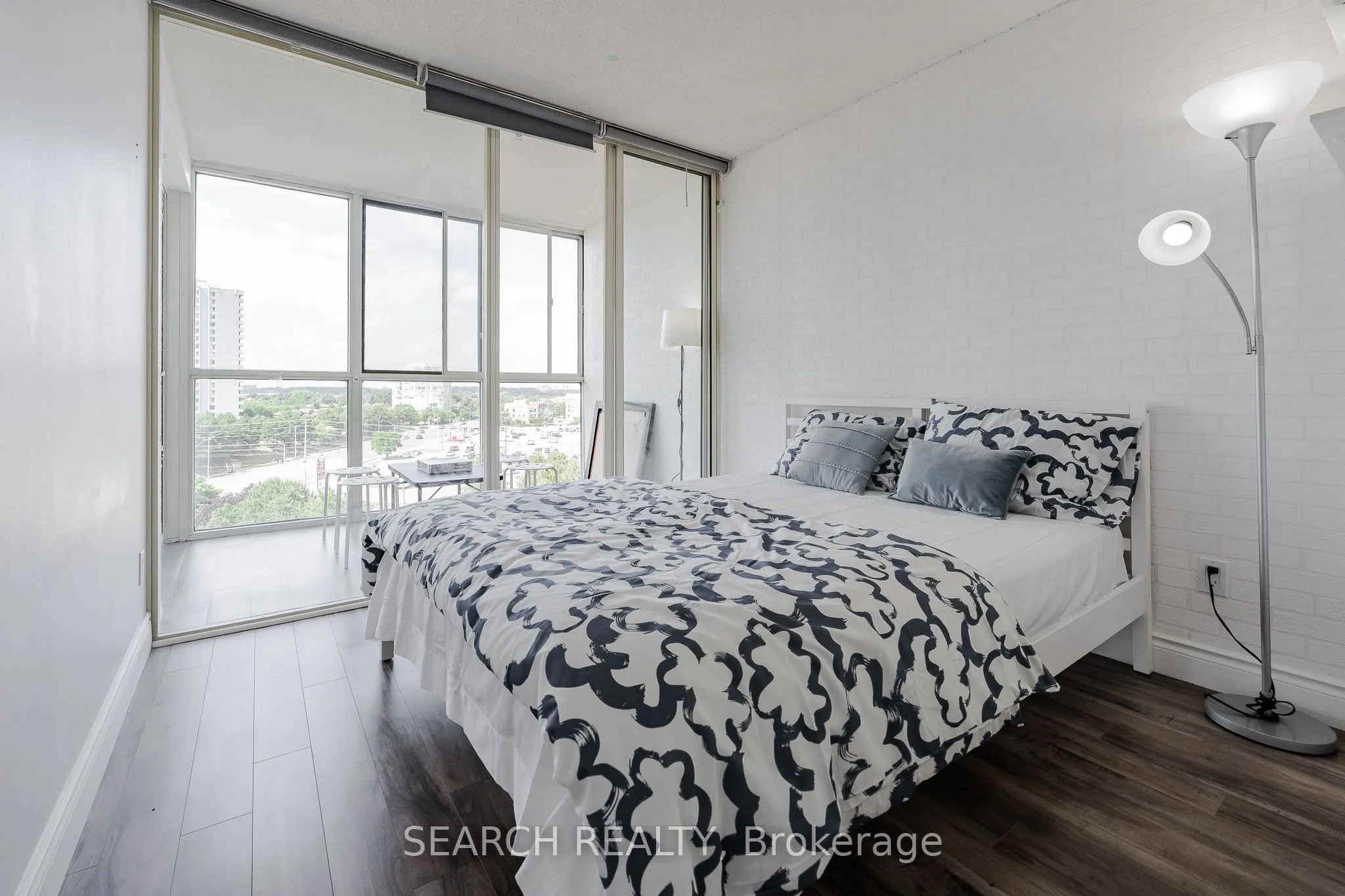 1360 Rathburn Road E, #906