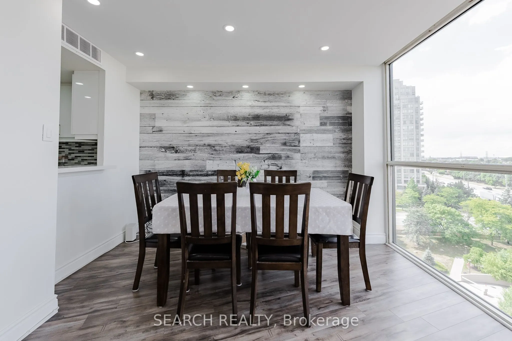 1360 Rathburn Road E, #906