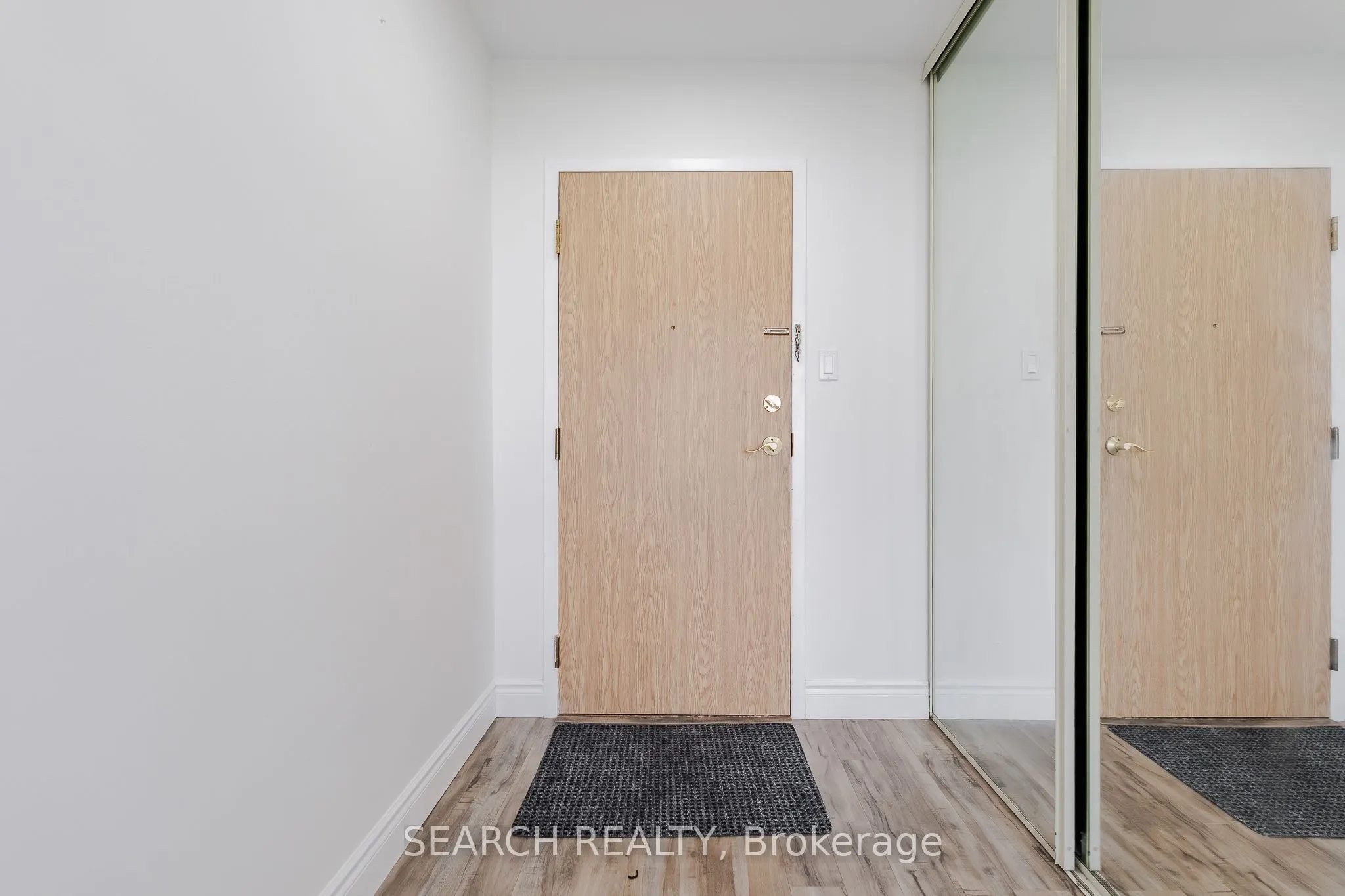 1360 Rathburn Road E, #906