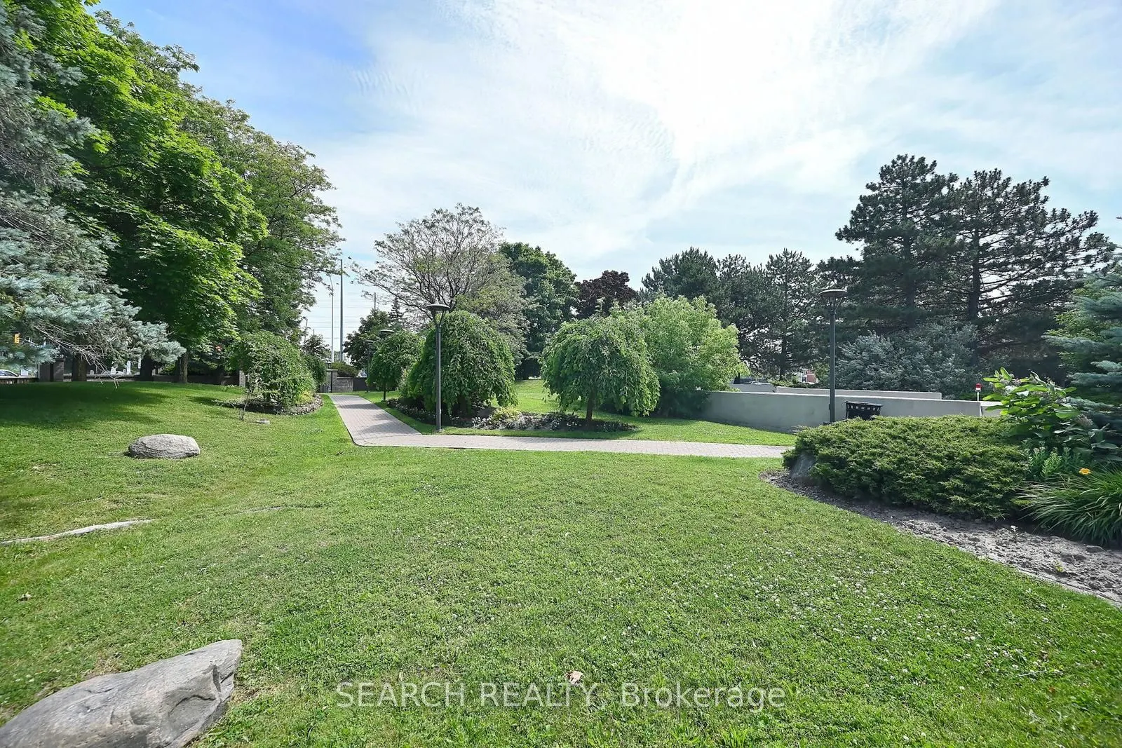 1360 Rathburn Road E, #906